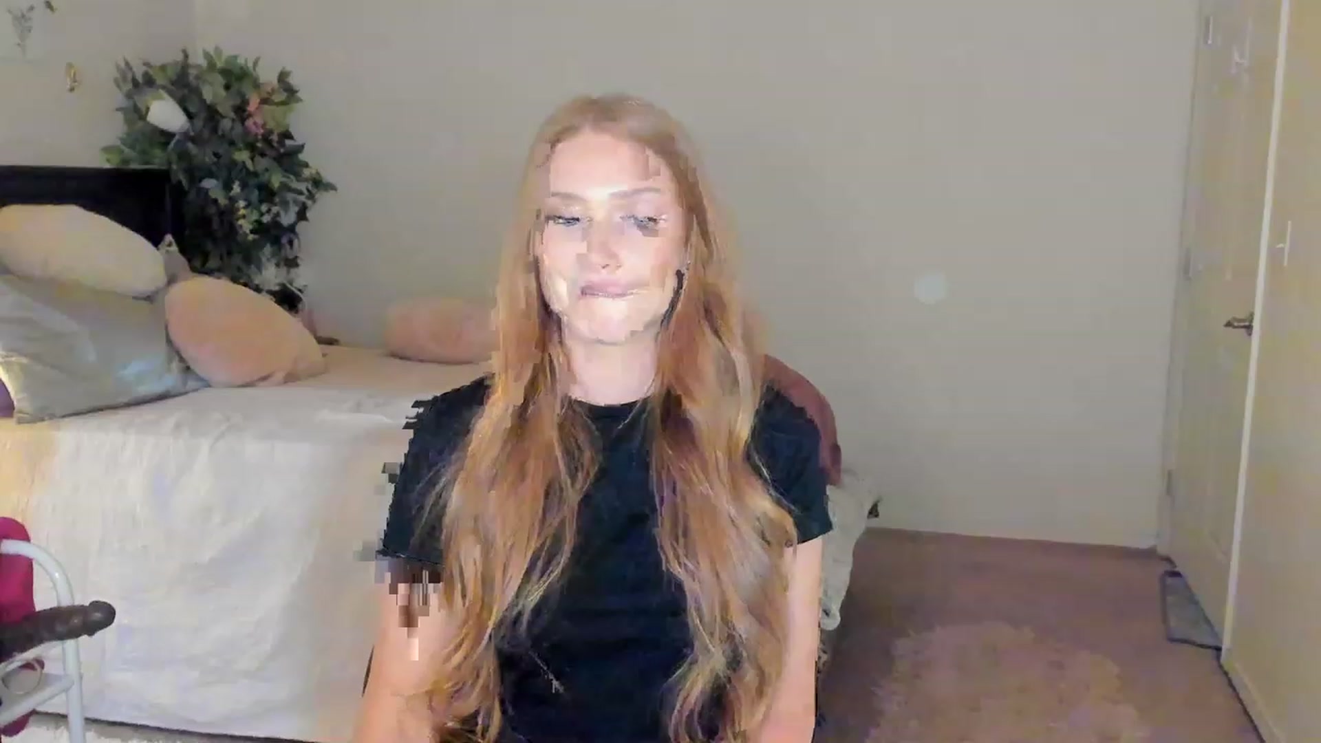 Gallery image thumbnail from Freckld_Cutie's myfreecams stream on, 02/02/2023, 24:15 image 3 of 20