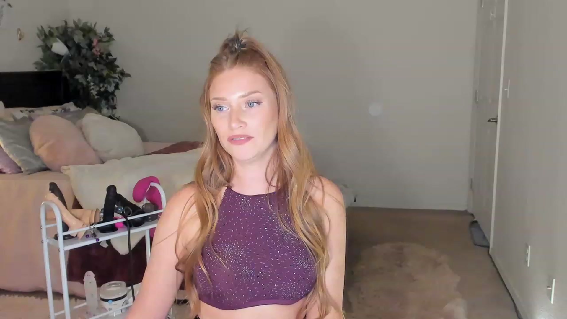 Gallery image thumbnail from Freckld_Cutie's myfreecams stream on, 02/02/2023, 21:28 image 12 of 20