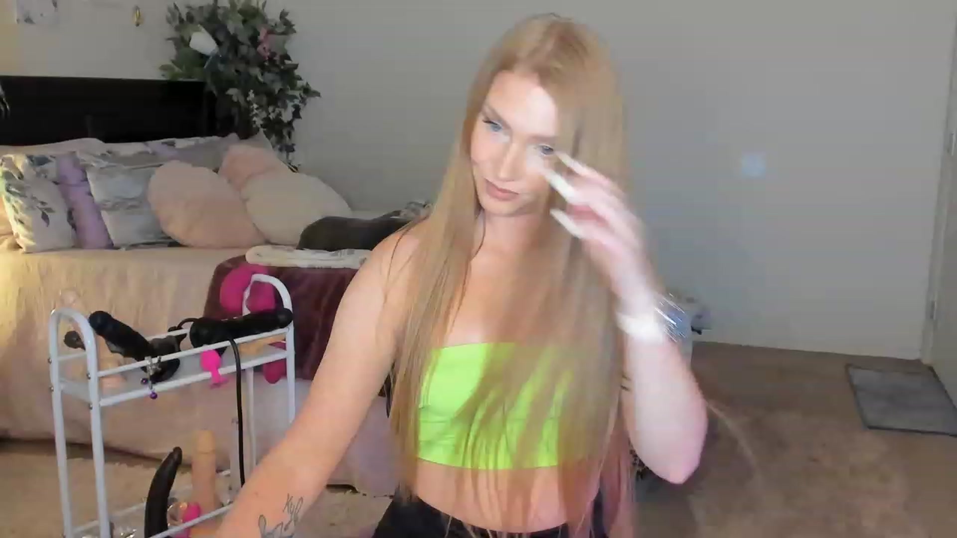 Gallery image thumbnail from Freckld_Cutie's myfreecams stream on, 02/07/2023, 20:18 image 1 of 20