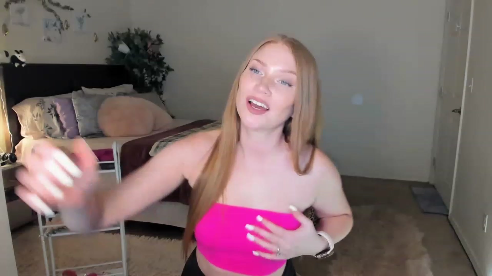 Gallery image thumbnail from Freckld_Cutie's myfreecams stream on, 02/10/2023, 21:08 image 3 of 20