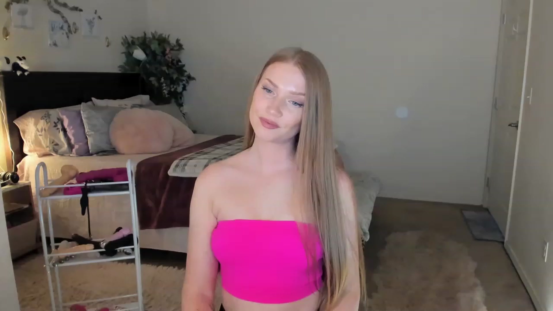 Gallery image thumbnail from Freckld_Cutie's myfreecams stream on, 02/10/2023, 21:08 image 13 of 20