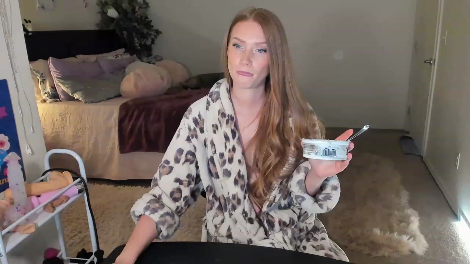 Gallery image thumbnail from Freckld_Cutie's myfreecams stream on, 03/14/2023, 18:43 image 4 of 20