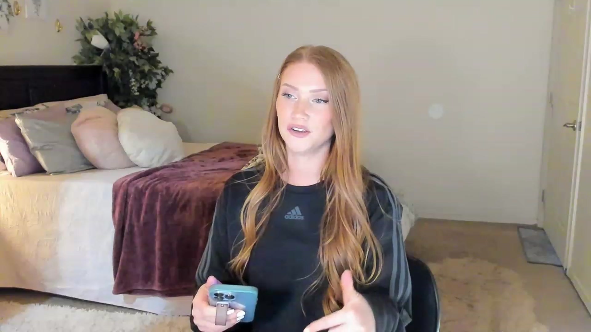 Gallery image thumbnail from Freckld_Cutie's myfreecams stream on, 03/15/2023, 19:50 image 3 of 20