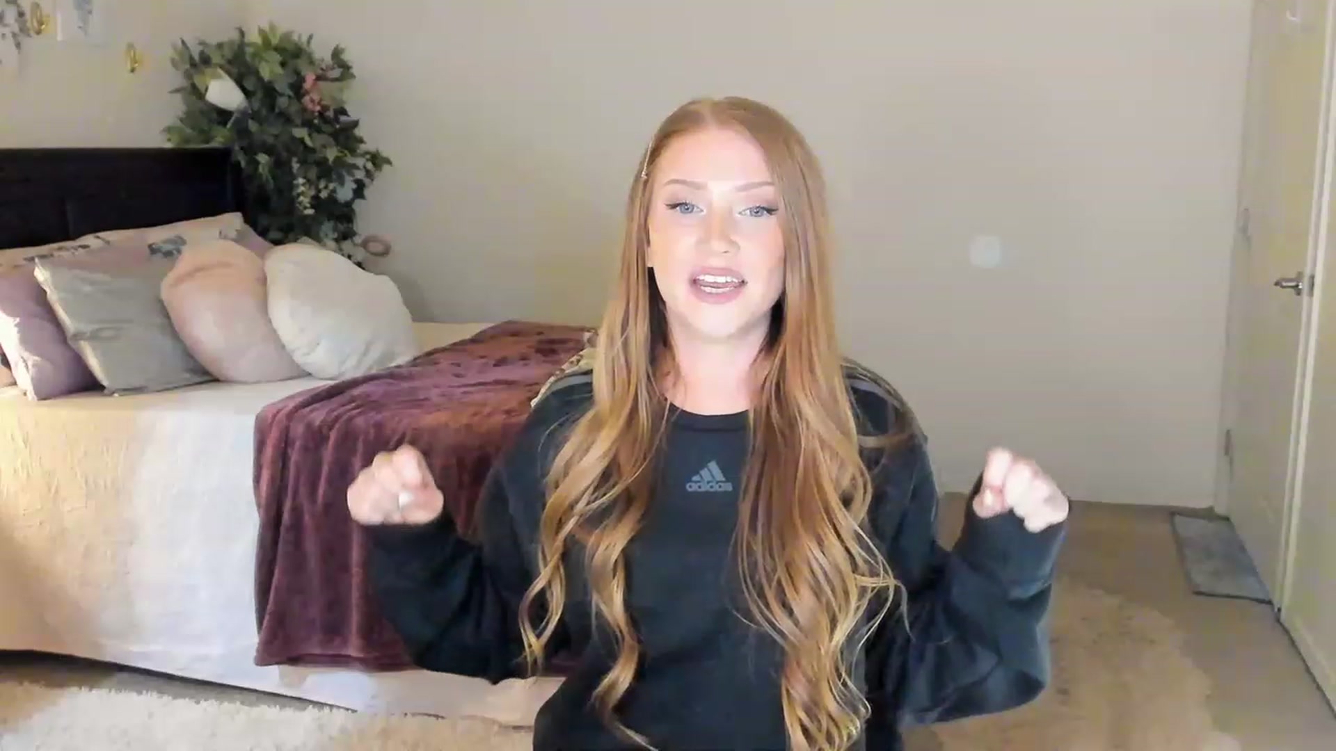 Gallery image thumbnail from Freckld_Cutie's myfreecams stream on, 03/15/2023, 19:50 image 2 of 20