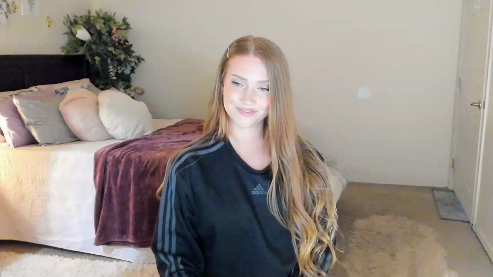 Gallery image thumbnail from Freckld_Cutie's myfreecams stream on, 03/15/2023, 19:50 image 5 of 20