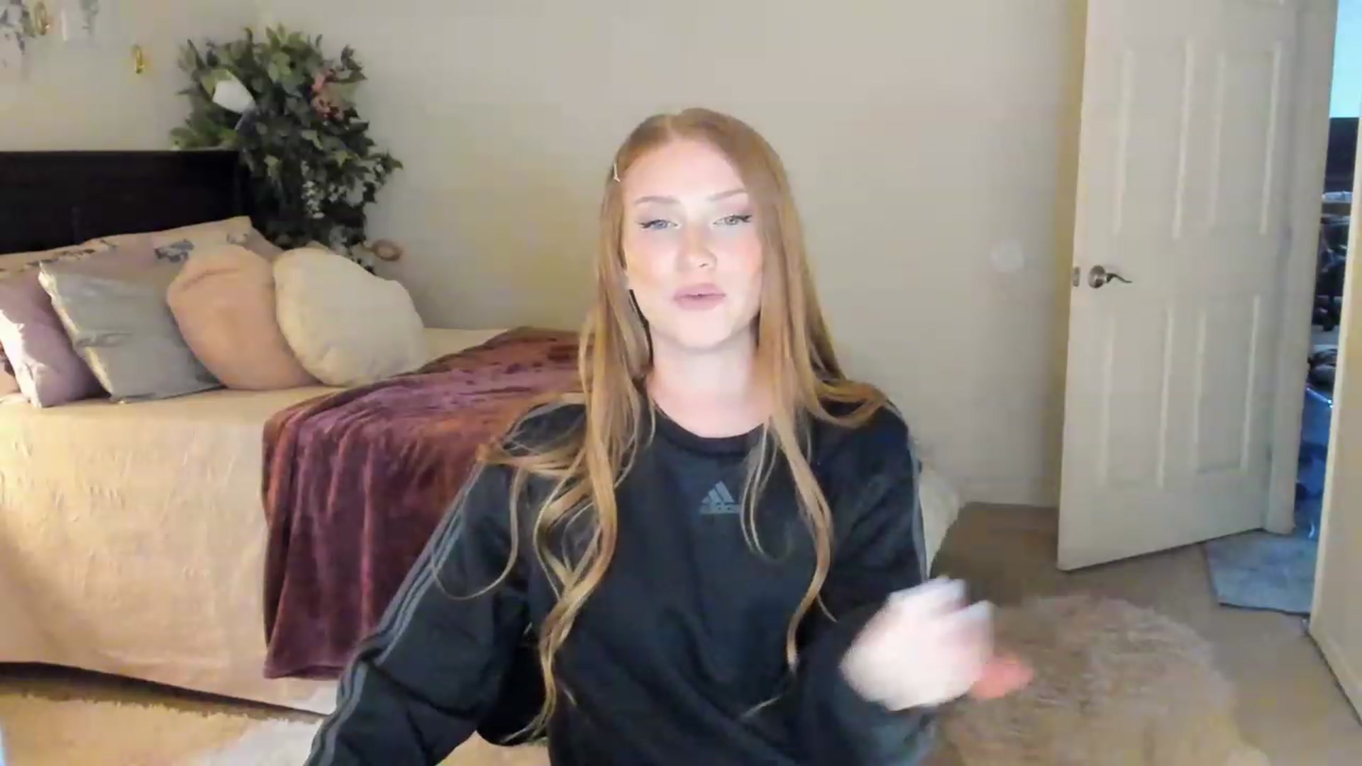 Gallery image thumbnail from Freckld_Cutie's myfreecams stream on, 03/15/2023, 19:50 image 11 of 20