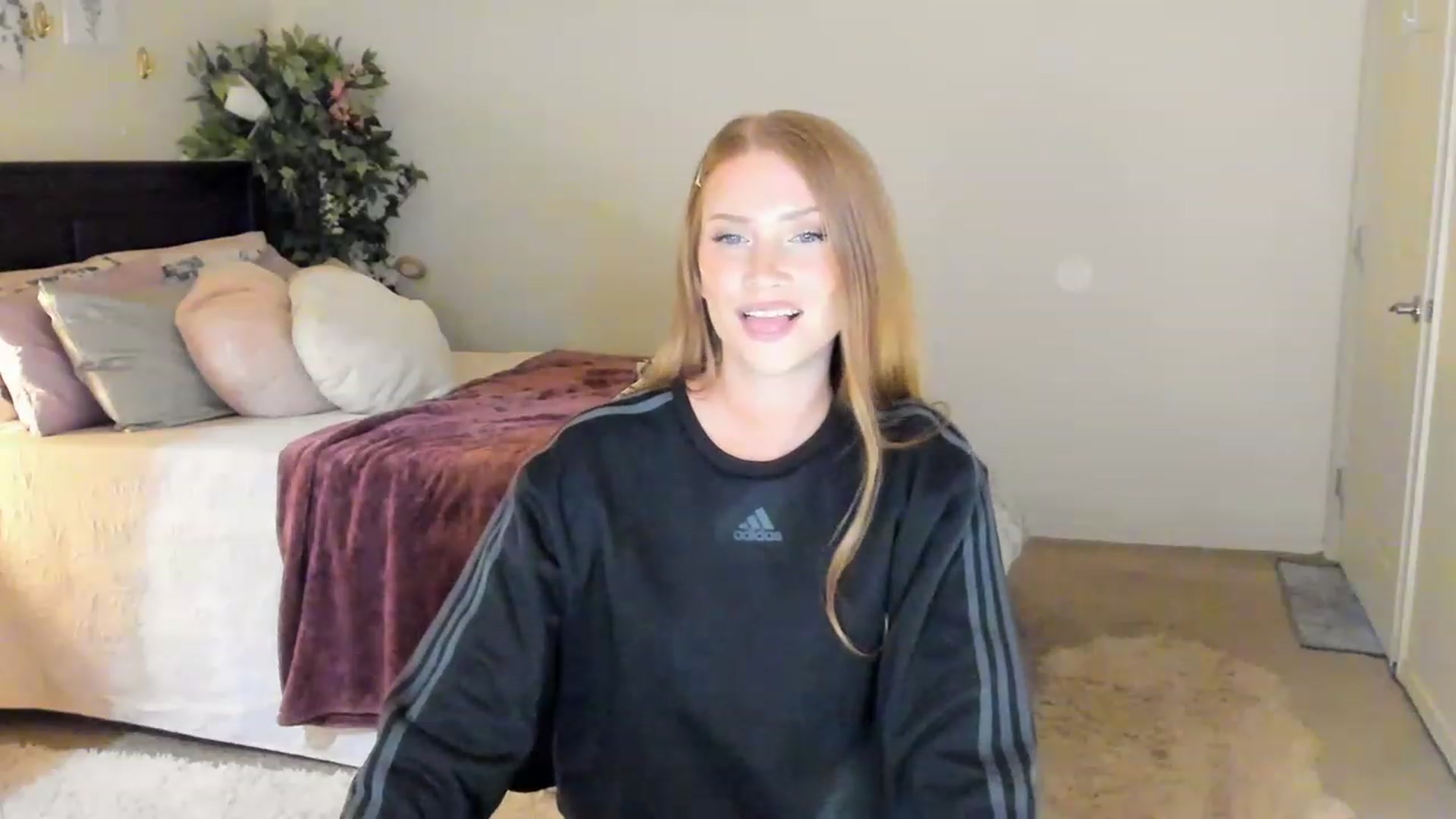 Gallery image thumbnail from Freckld_Cutie's myfreecams stream on, 03/15/2023, 19:50 image 7 of 20