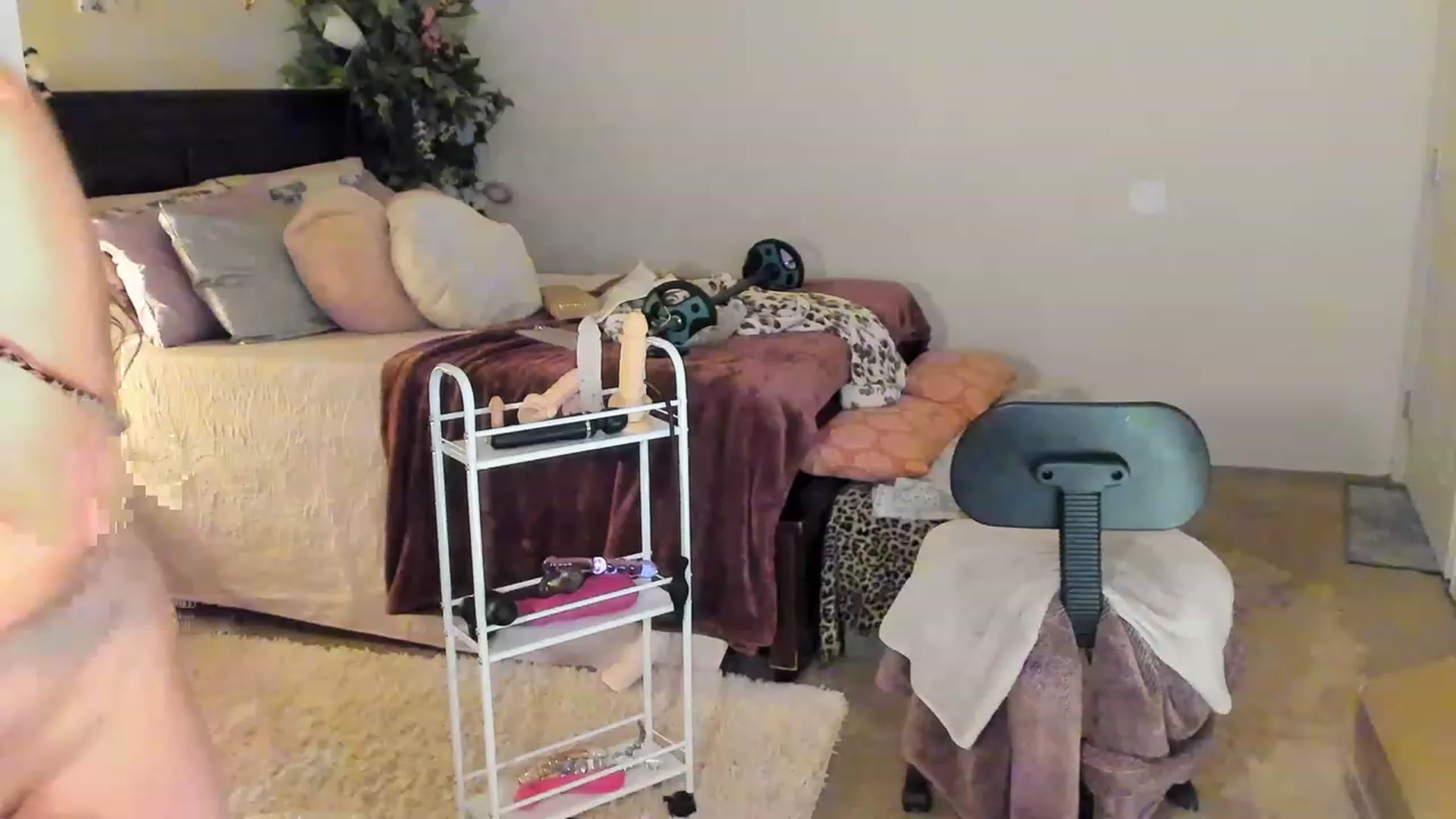 Gallery image thumbnail from Freckld_Cutie's myfreecams stream on, 03/15/2023, 21:53 image 6 of 20