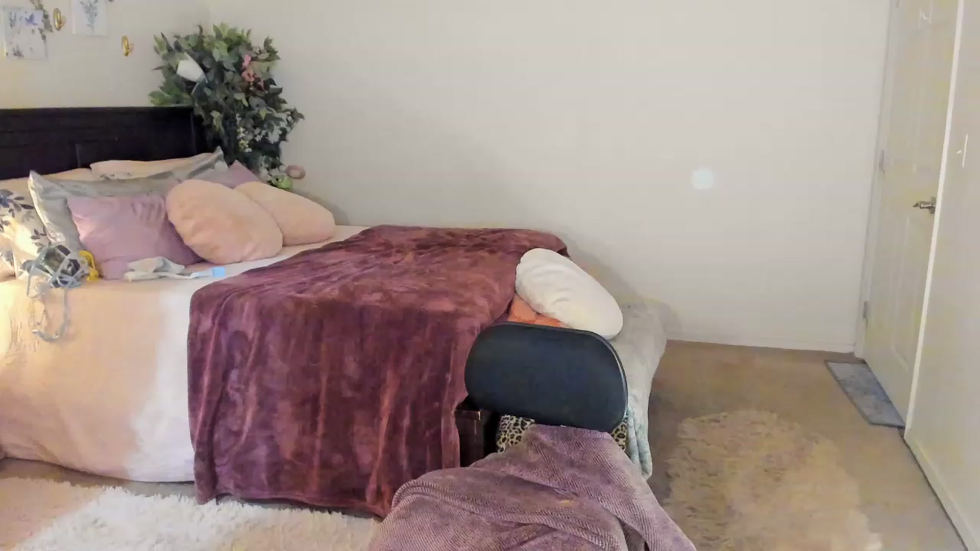 Gallery image thumbnail from Freckld_Cutie's myfreecams stream on, 03/21/2023, 19:48 image 14 of 20