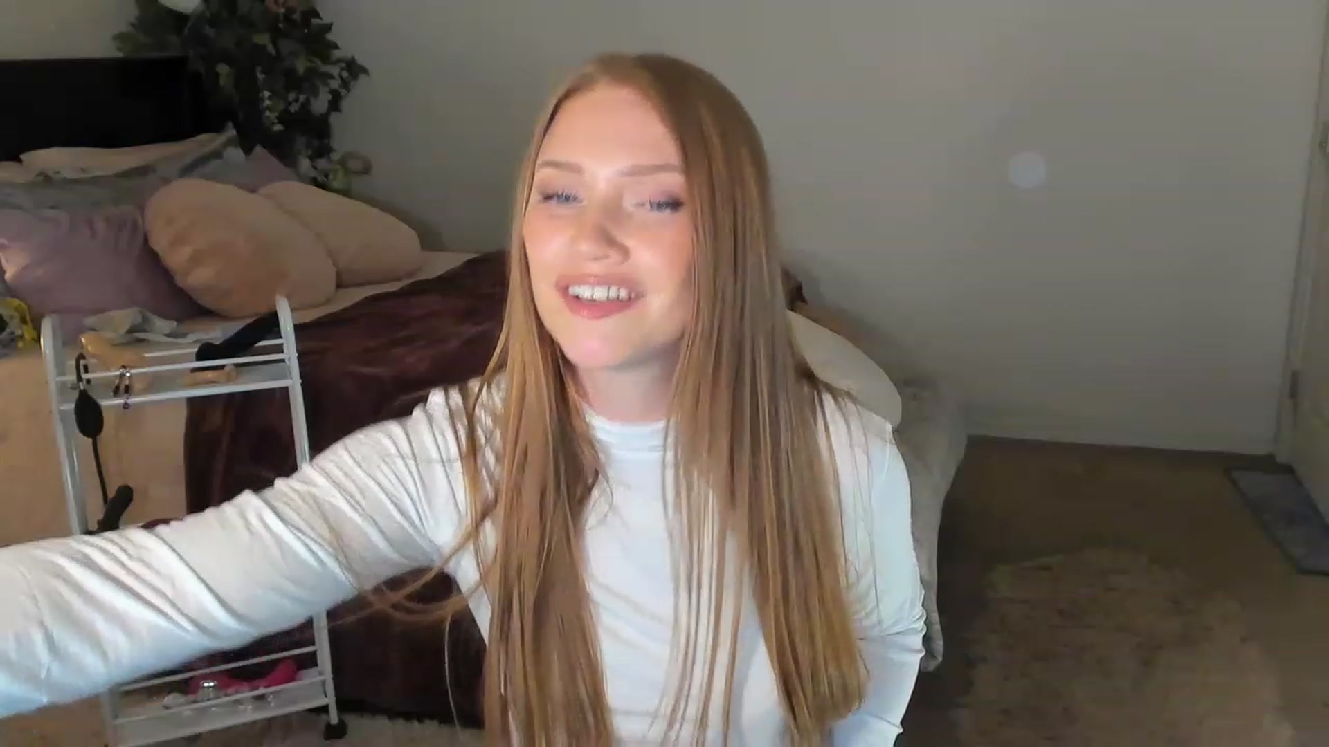 Gallery image thumbnail from Freckld_Cutie's myfreecams stream on, 03/21/2023, 22:04 image 11 of 20