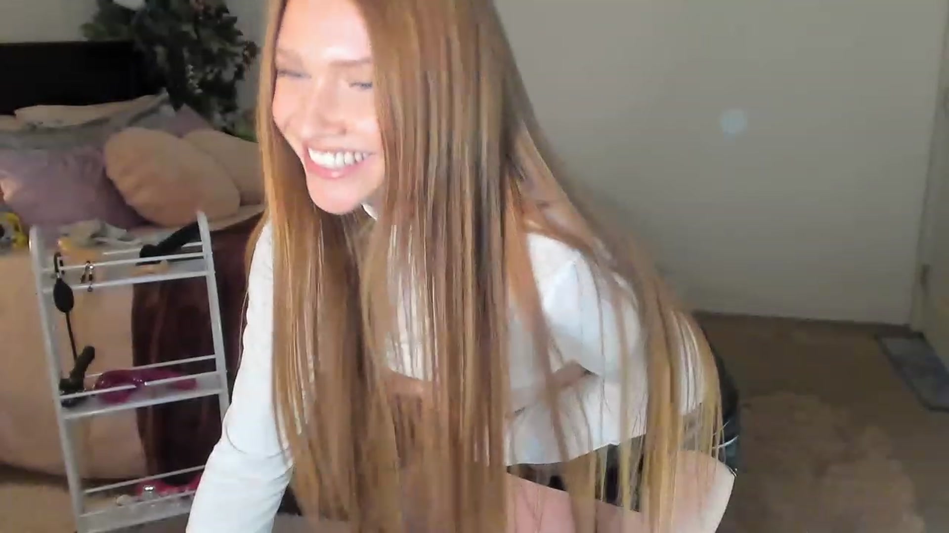 Gallery image thumbnail from Freckld_Cutie's myfreecams stream on, 03/21/2023, 22:04 image 9 of 20