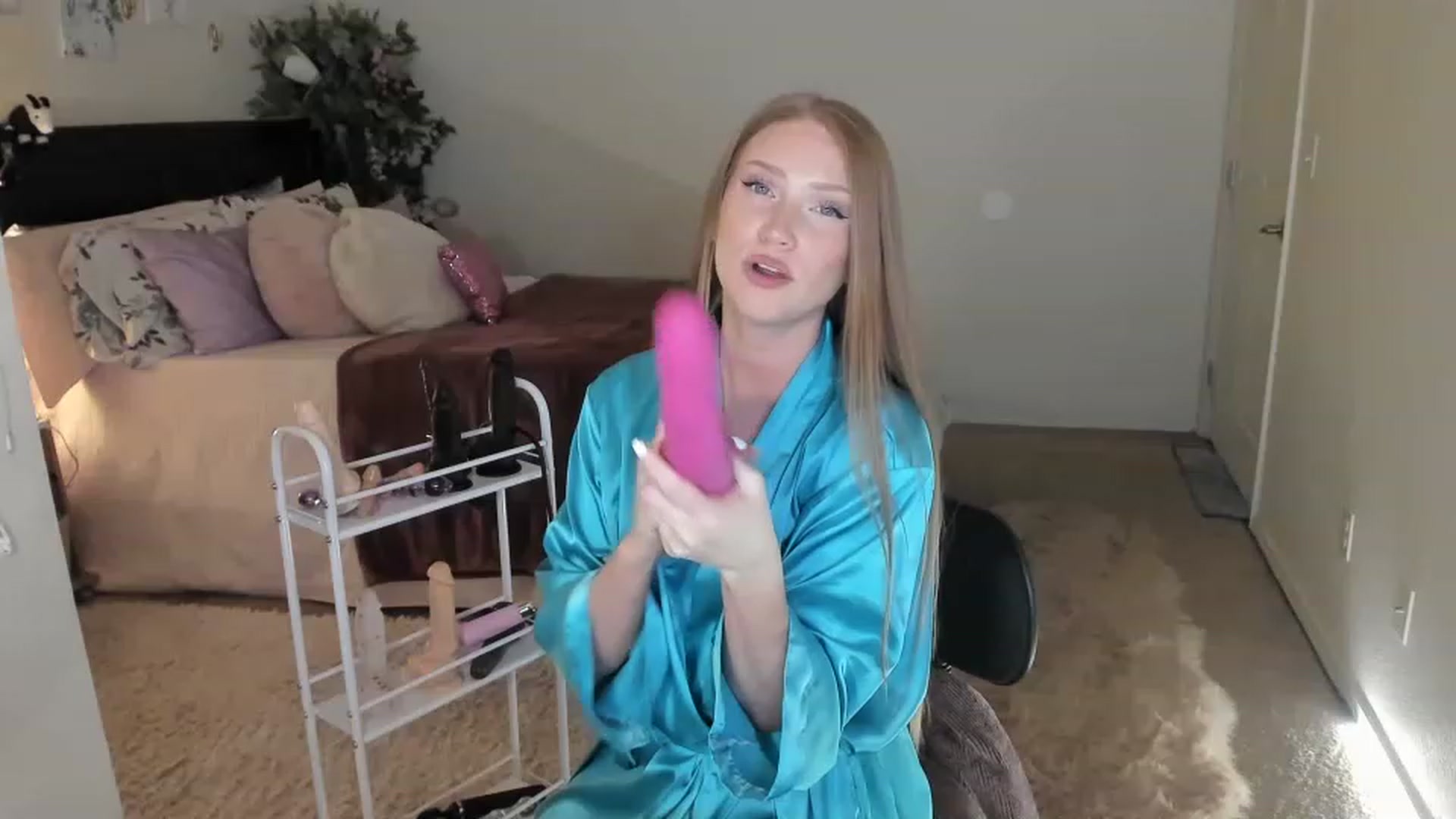 Gallery image thumbnail from Freckld_Cutie's myfreecams stream on, 03/28/2023, 20:11 image 20 of 20