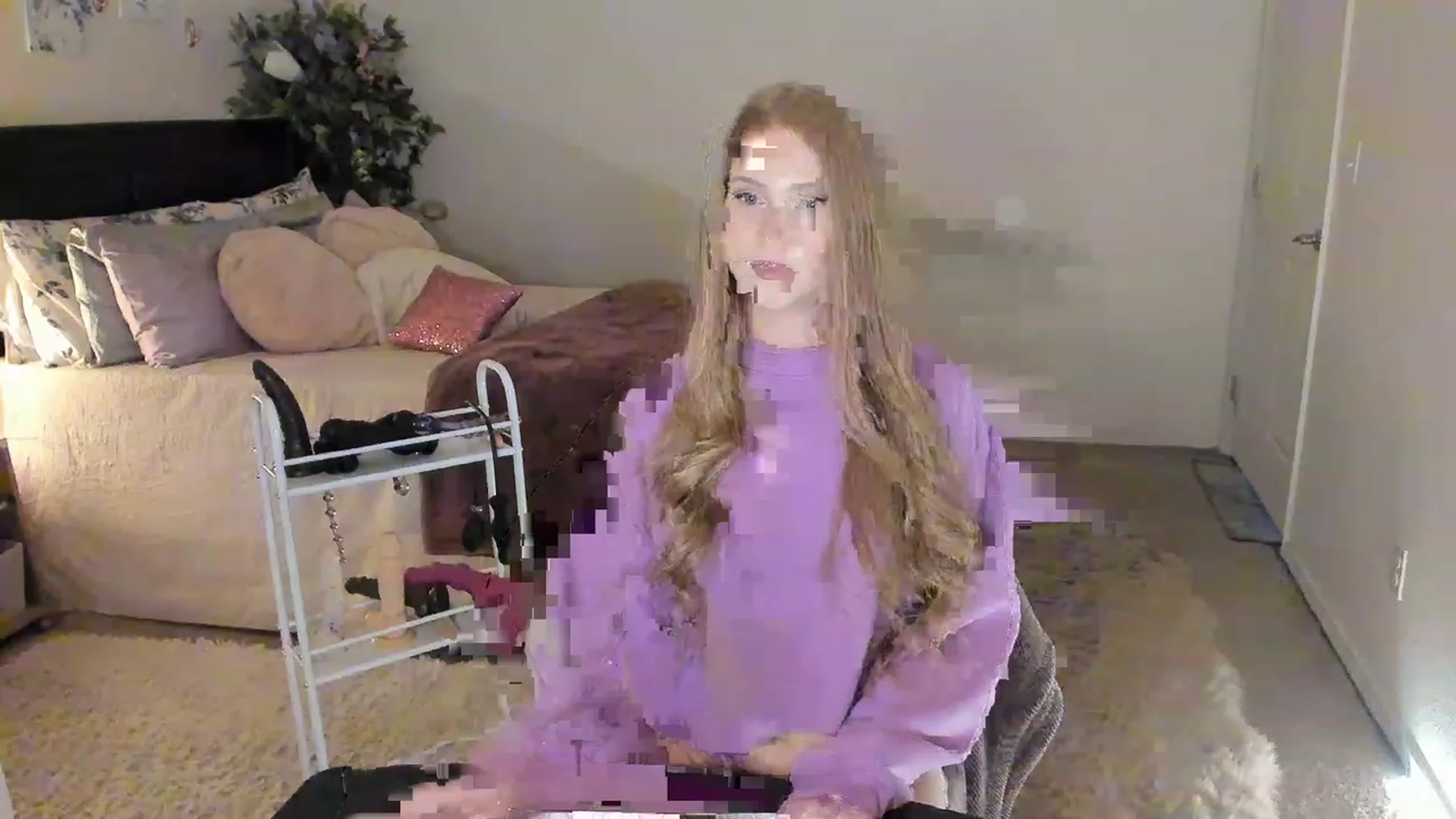 Gallery image thumbnail from Freckld_Cutie's myfreecams stream on, 03/31/2023, 17:58 image 12 of 20