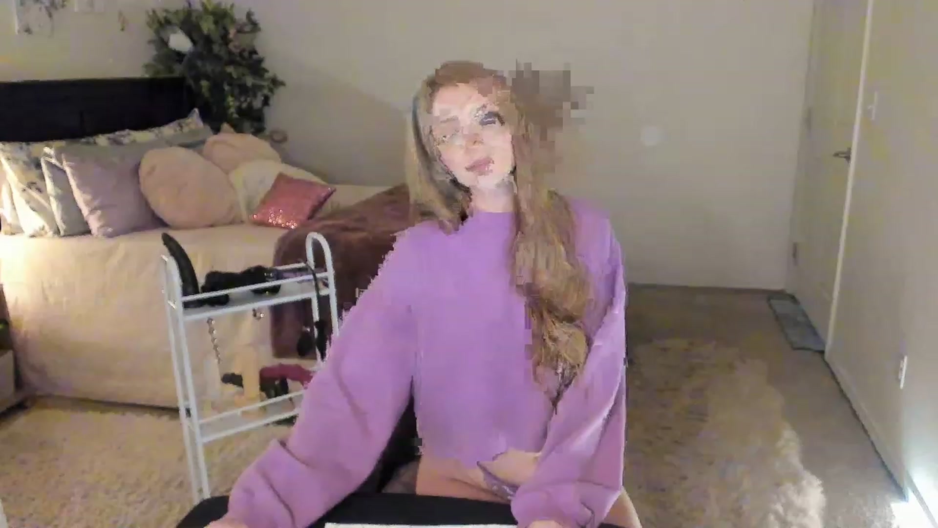 Gallery image thumbnail from Freckld_Cutie's myfreecams stream on, 03/31/2023, 17:58 image 14 of 20