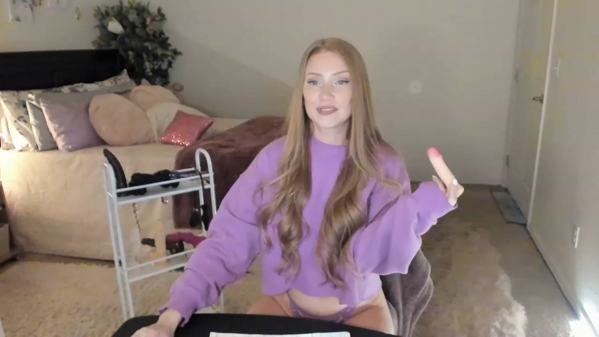Gallery image thumbnail from Freckld_Cutie's myfreecams stream on, 03/31/2023, 17:58 image 5 of 20