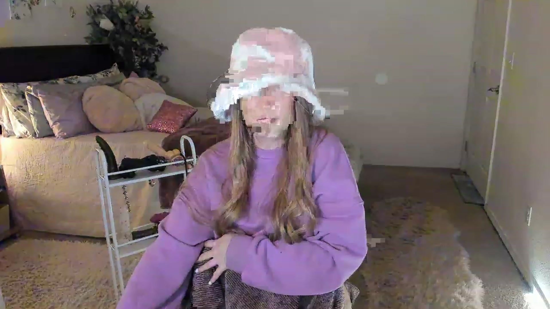Gallery image thumbnail from Freckld_Cutie's myfreecams stream on, 03/31/2023, 18:36 image 5 of 20