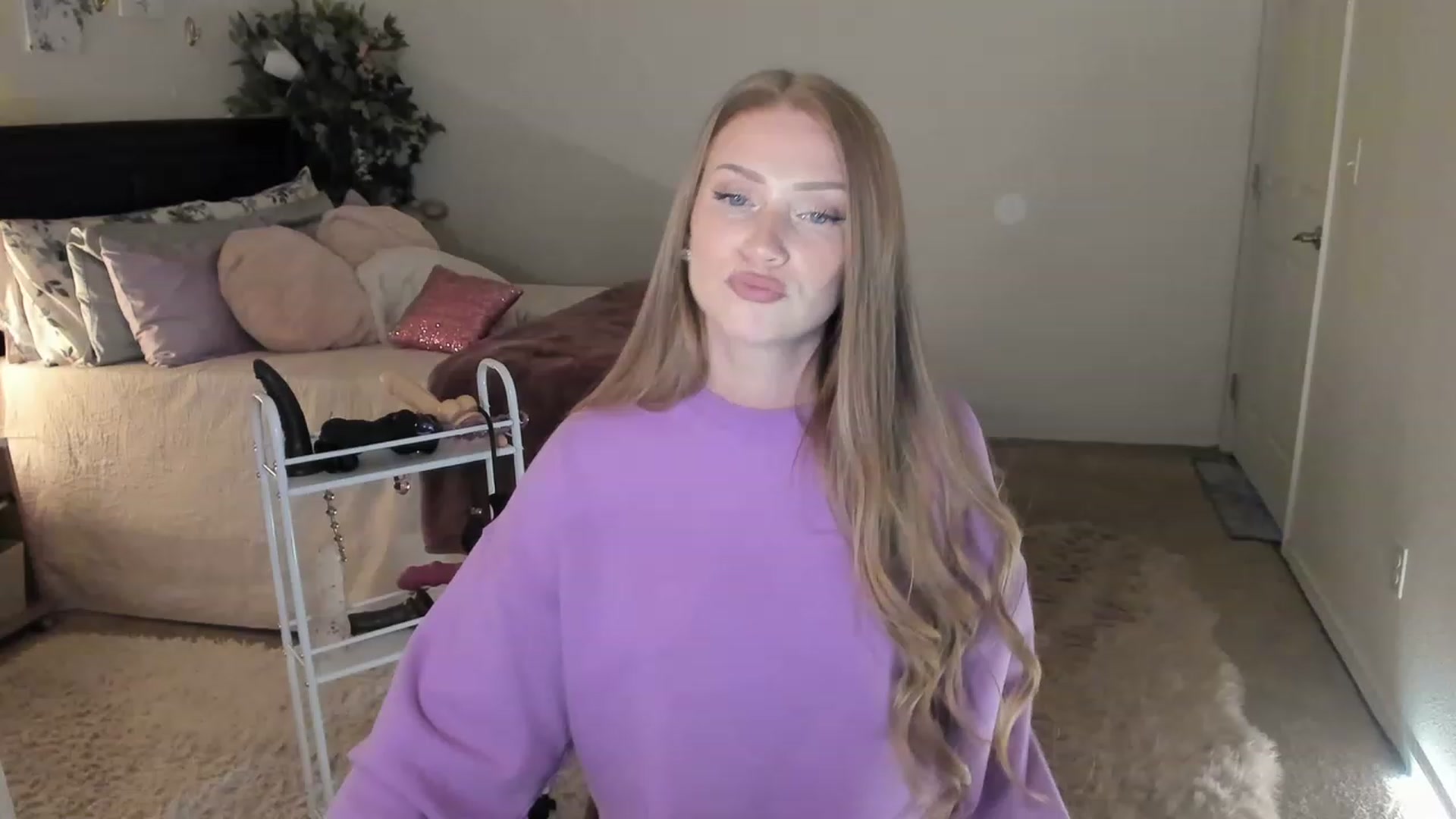 Gallery image thumbnail from Freckld_Cutie's myfreecams stream on, 03/31/2023, 18:36 image 2 of 20