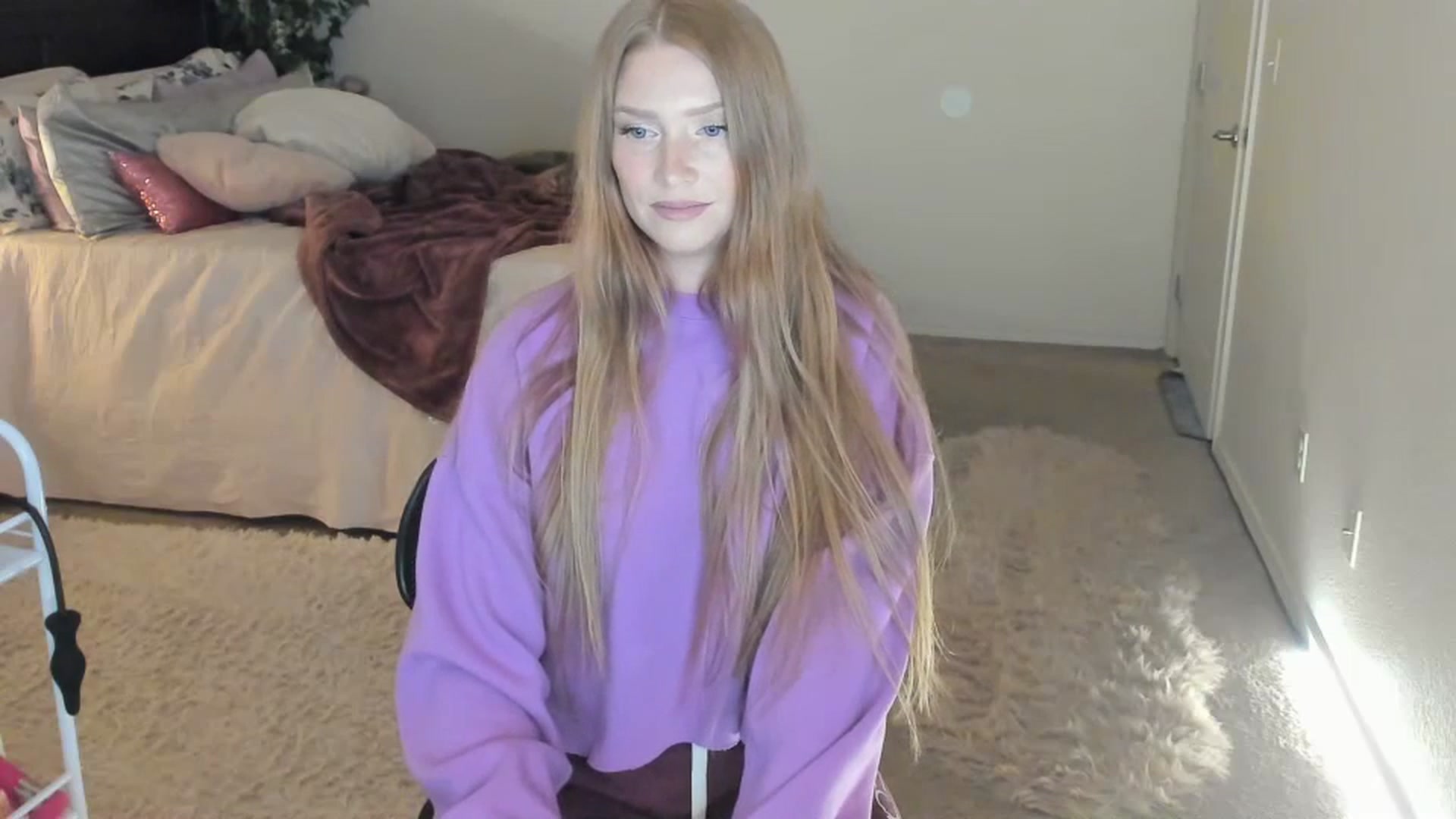 Gallery image thumbnail from Freckld_Cutie's myfreecams stream on, 04/24/2023, 18:37 image 9 of 20