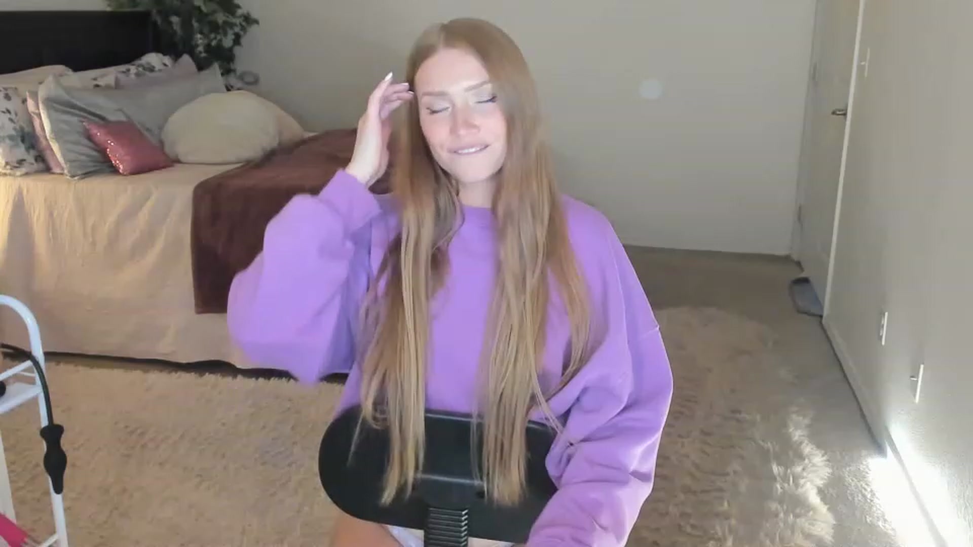Gallery image thumbnail from Freckld_Cutie's myfreecams stream on, 04/24/2023, 21:10 image 4 of 20