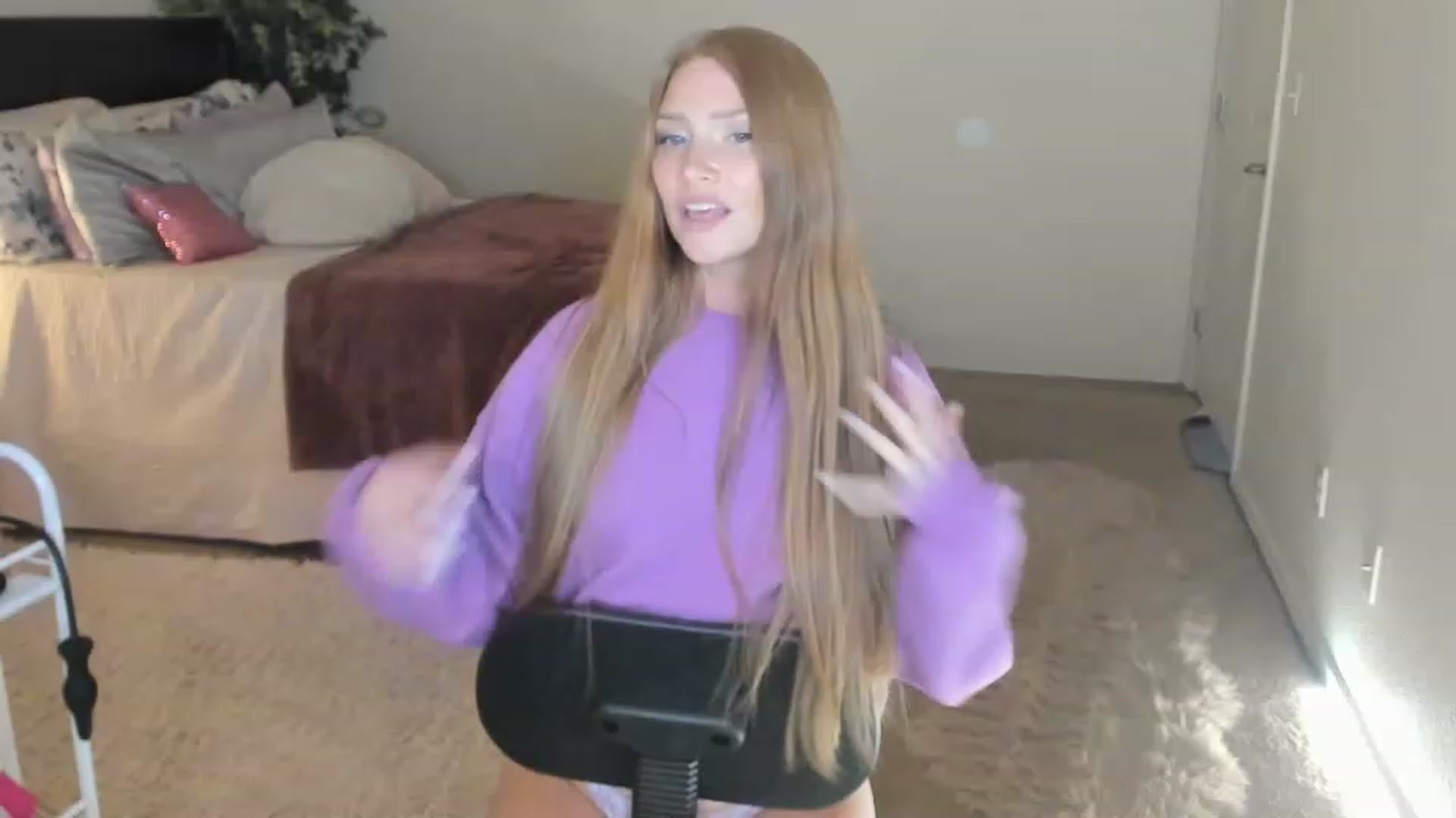 Gallery image thumbnail from Freckld_Cutie's myfreecams stream on, 04/24/2023, 21:10 image 2 of 20