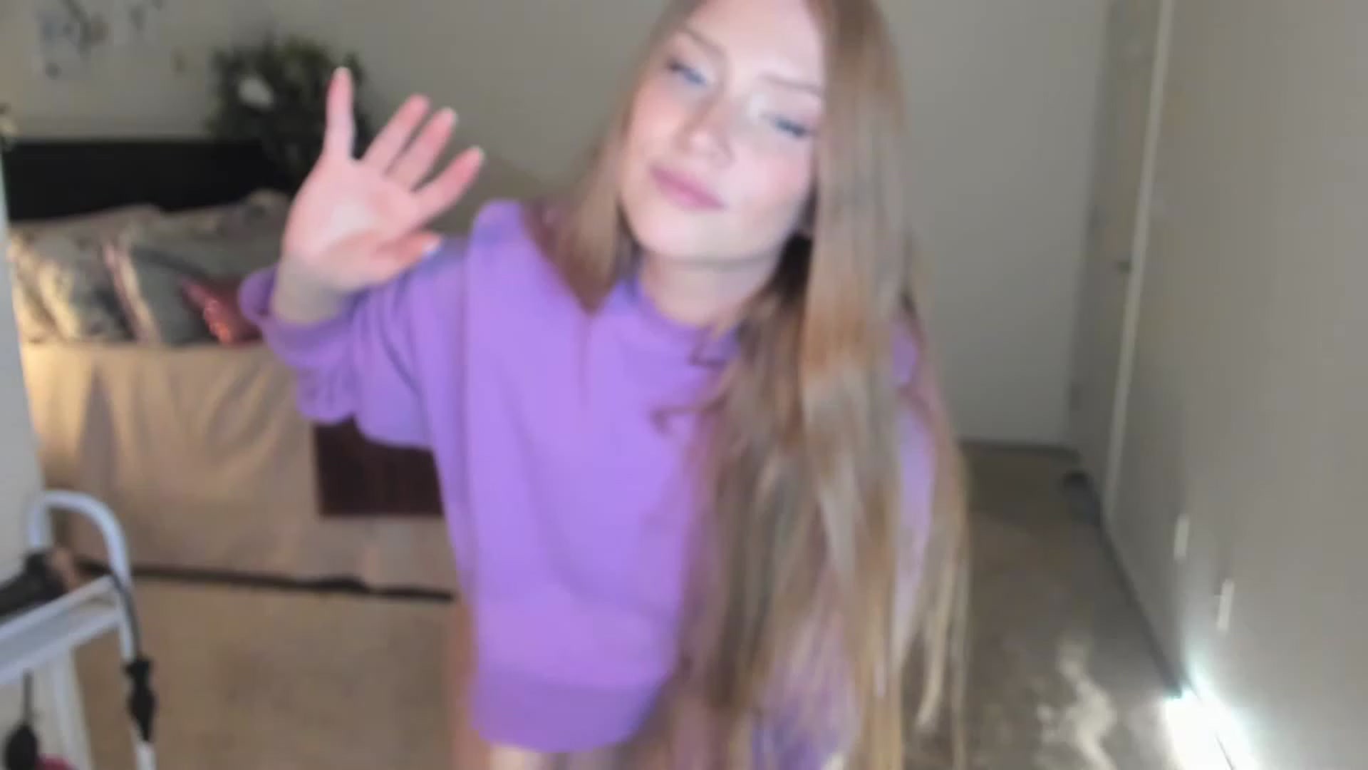 Gallery image thumbnail from Freckld_Cutie's myfreecams stream on, 04/24/2023, 21:10 image 14 of 20