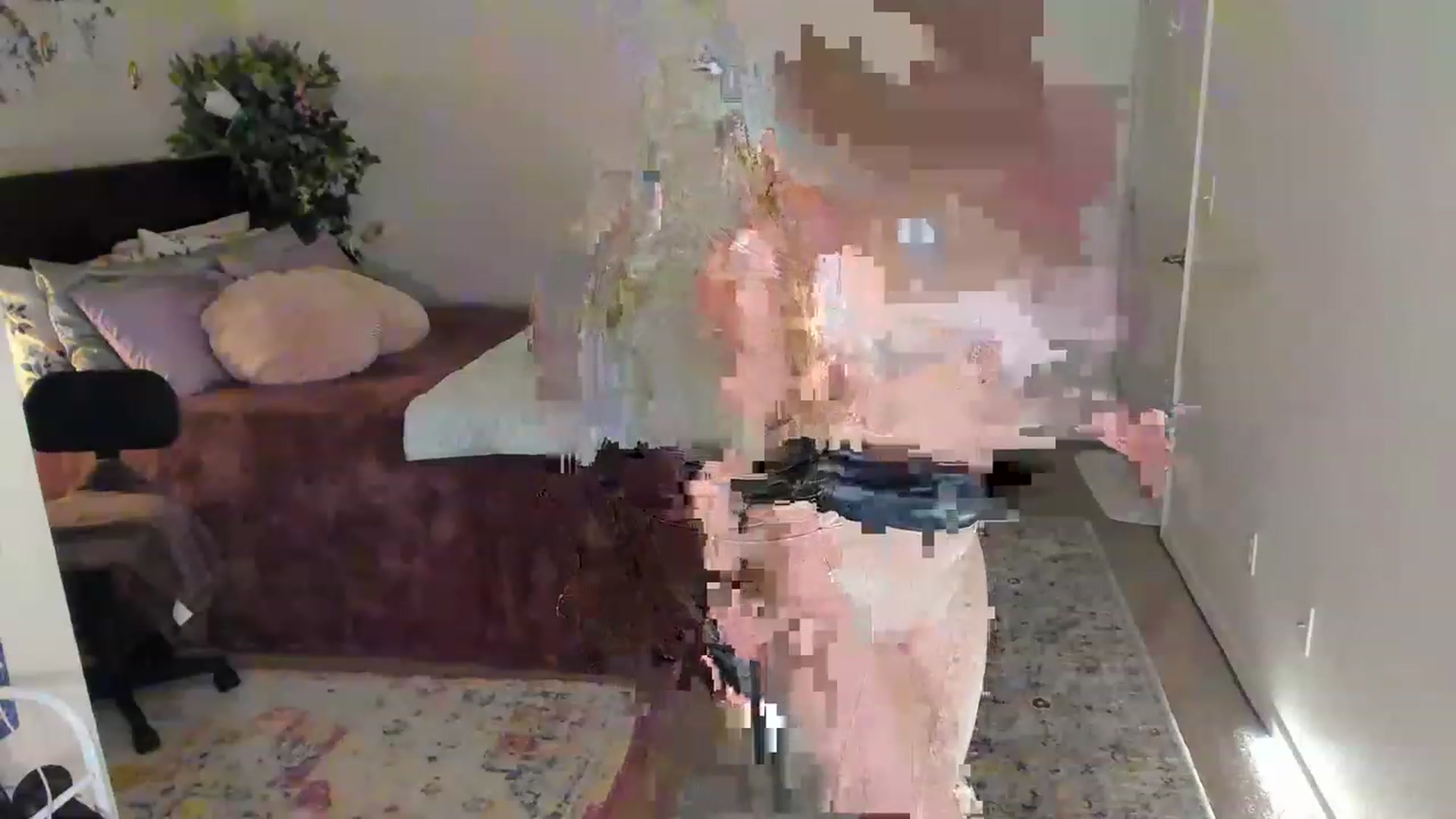 Gallery image thumbnail from Freckld_Cutie's myfreecams stream on, 05/19/2023, 19:30 image 17 of 20