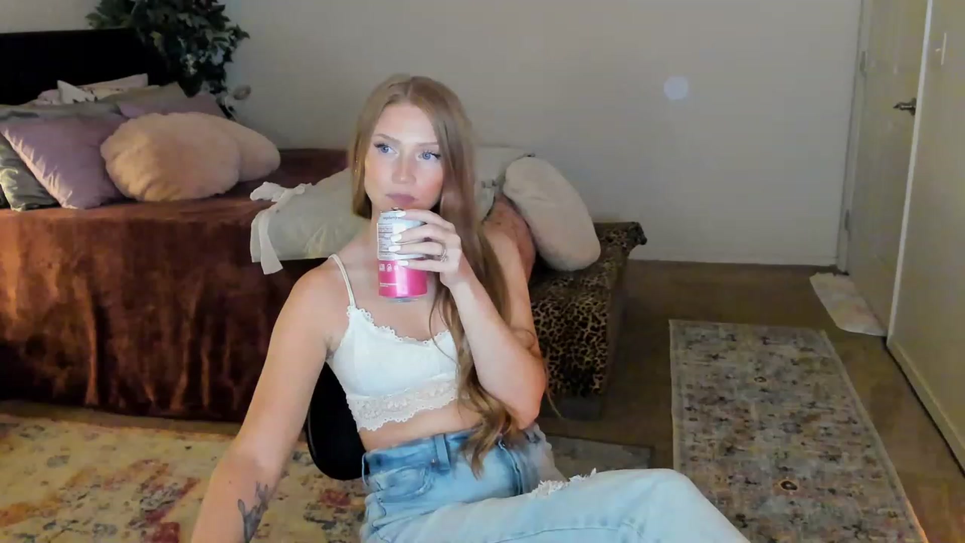 Gallery image thumbnail from Freckld_Cutie's myfreecams stream on, 05/19/2023, 20:58 image 9 of 20