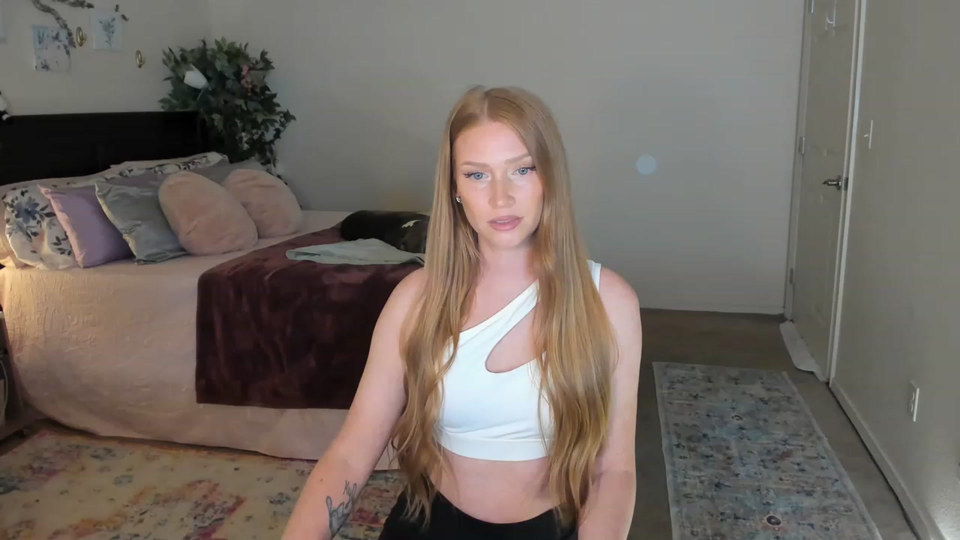 Gallery image thumbnail from Freckld_Cutie's myfreecams stream on, 06/02/2023, 19:47 image 1 of 20