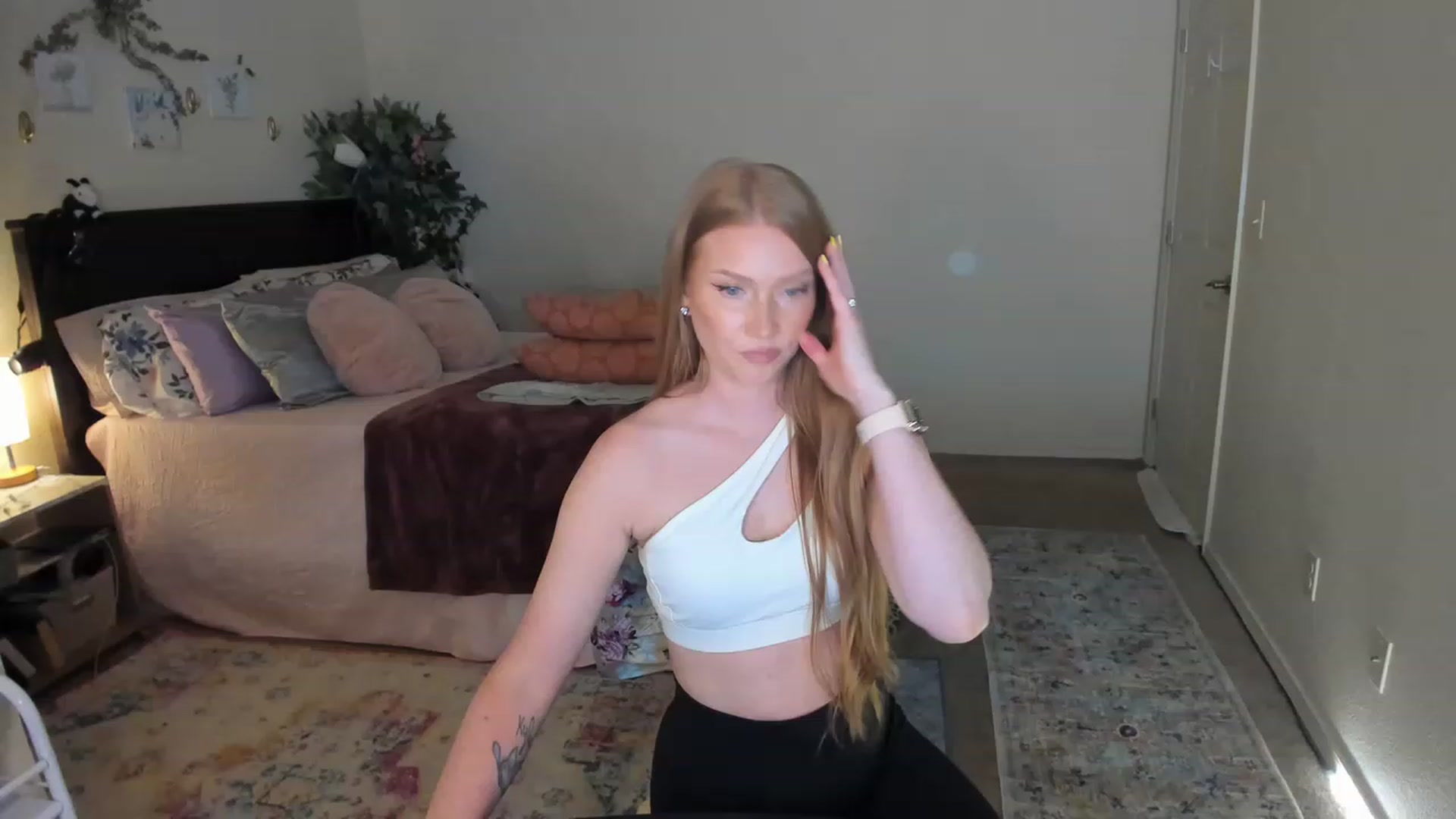Gallery image thumbnail from Freckld_Cutie's myfreecams stream on, 06/02/2023, 19:47 image 13 of 20