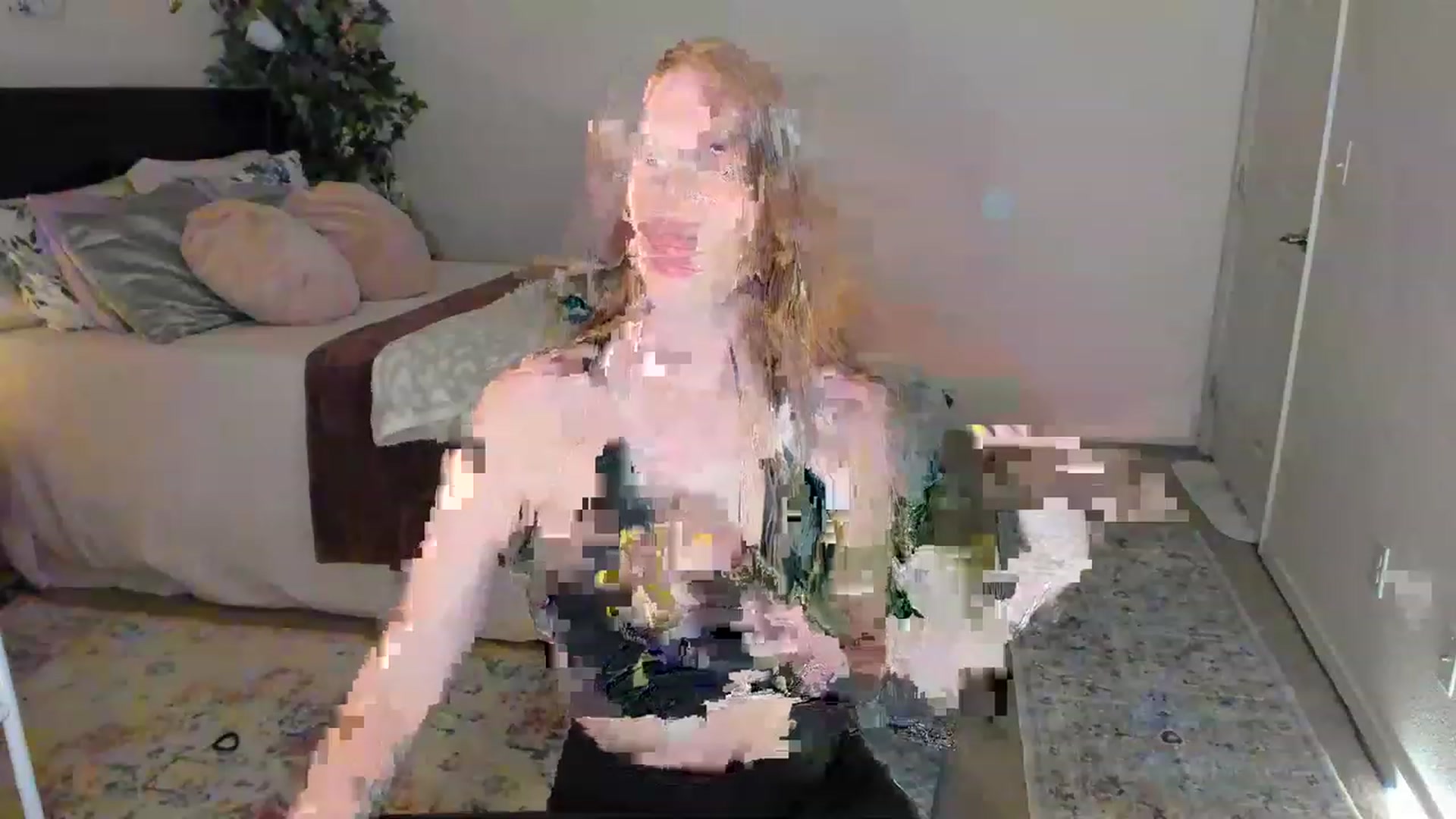 Gallery image thumbnail from Freckld_Cutie's myfreecams stream on, 06/05/2023, 23:15 image 10 of 20