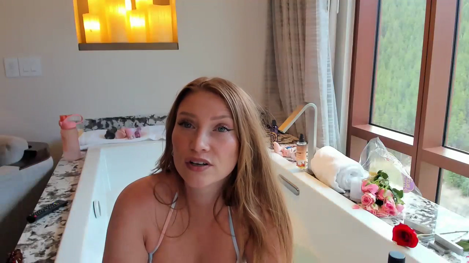 Gallery image thumbnail from Freckld_Cutie's myfreecams stream on, 06/20/2023, 17:13 image 2 of 20