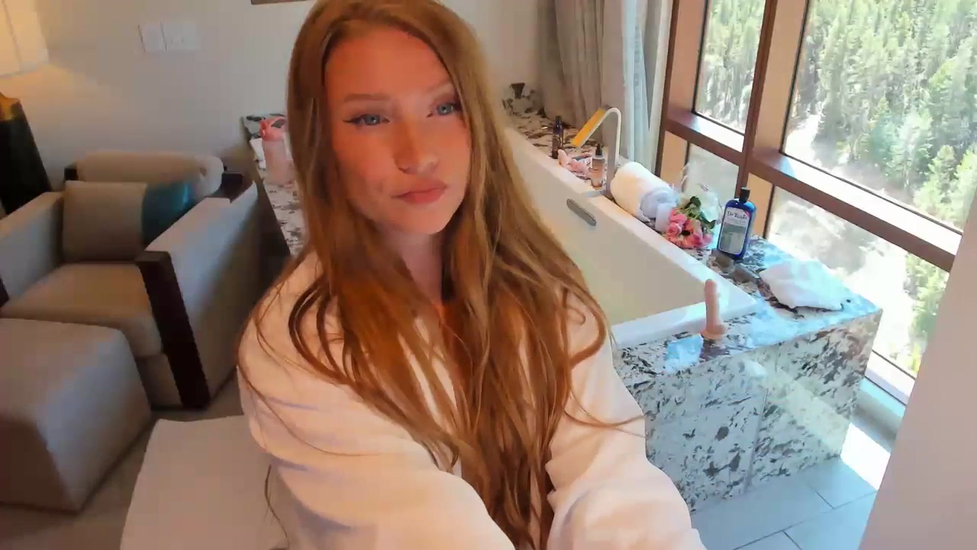 Gallery image thumbnail from Freckld_Cutie's myfreecams stream on, 06/20/2023, 18:10 image 2 of 20