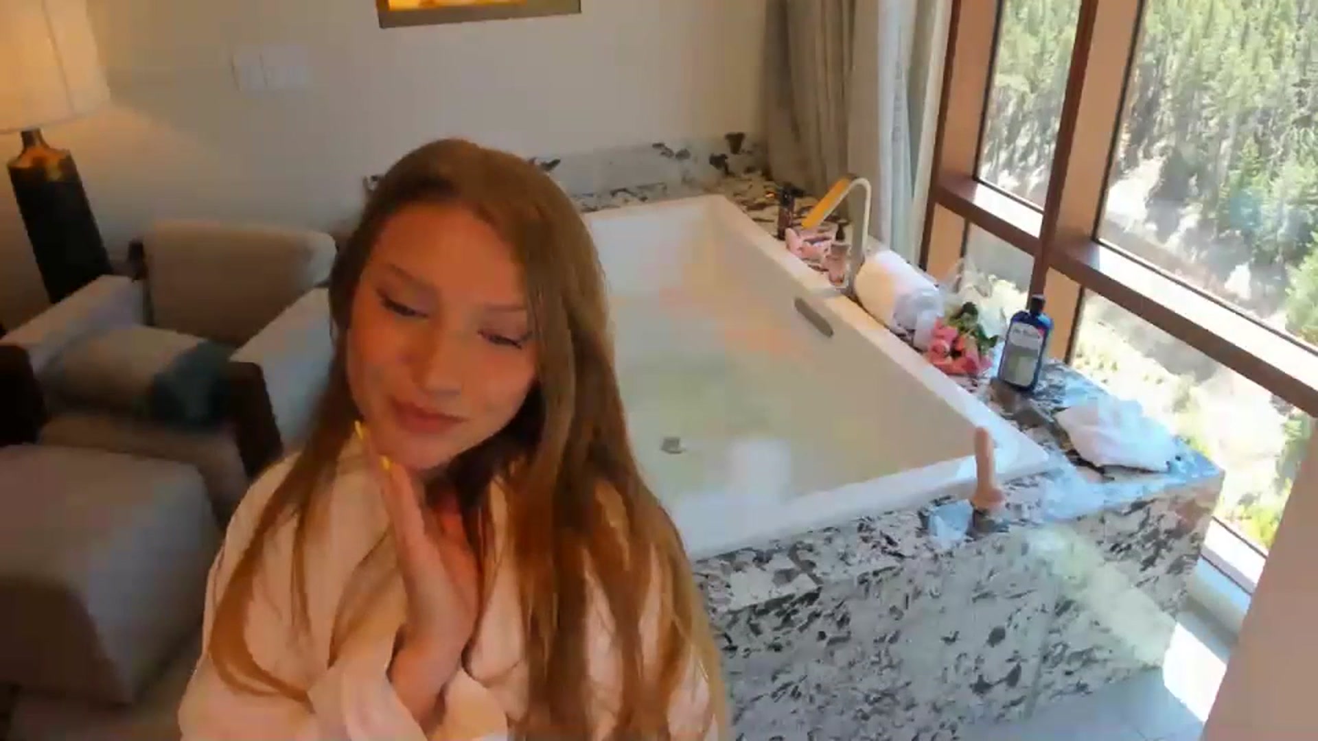 Gallery image thumbnail from Freckld_Cutie's myfreecams stream on, 06/20/2023, 18:10 image 14 of 20
