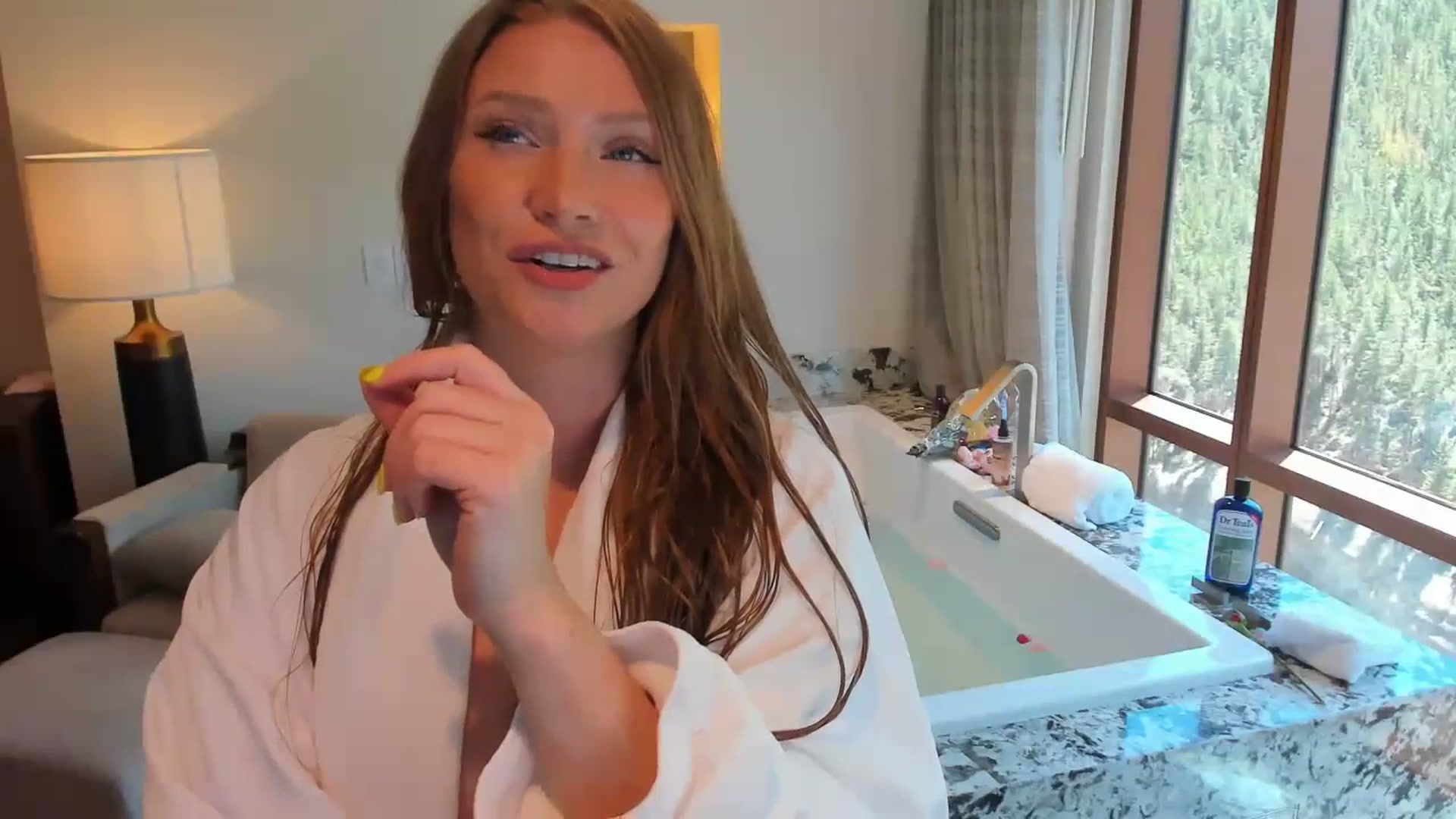 Gallery image thumbnail from Freckld_Cutie's myfreecams stream on, 06/20/2023, 18:37 image 8 of 20