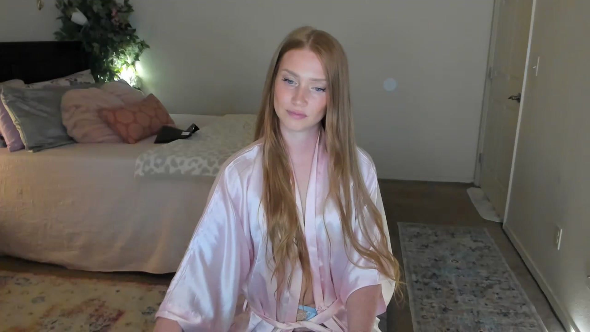 Gallery image thumbnail from Freckld_Cutie's myfreecams stream on, 06/27/2023, 19:35 image 2 of 20