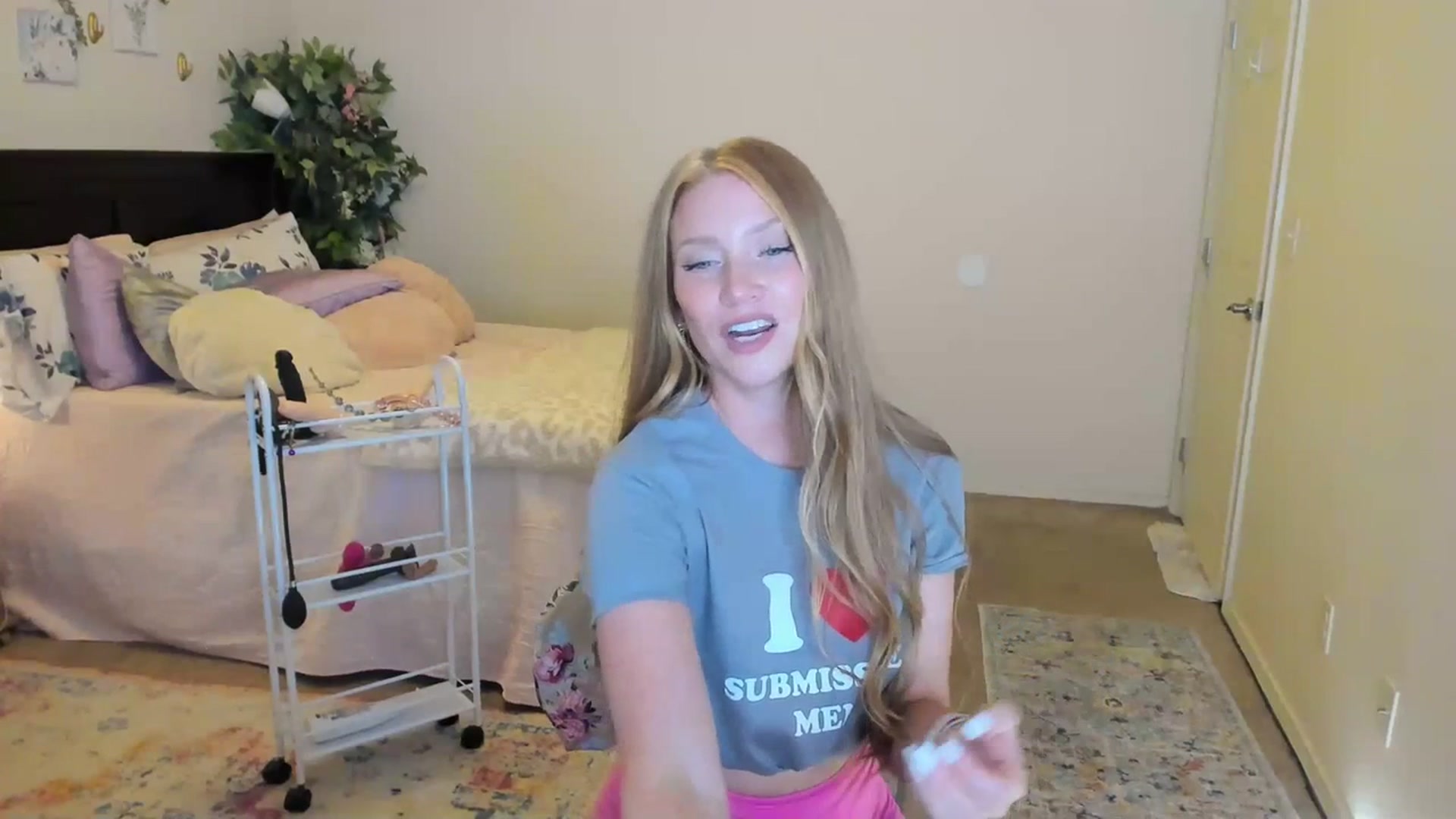 Gallery image thumbnail from Freckld_Cutie's myfreecams stream on, 07/21/2023, 19:53 image 15 of 20