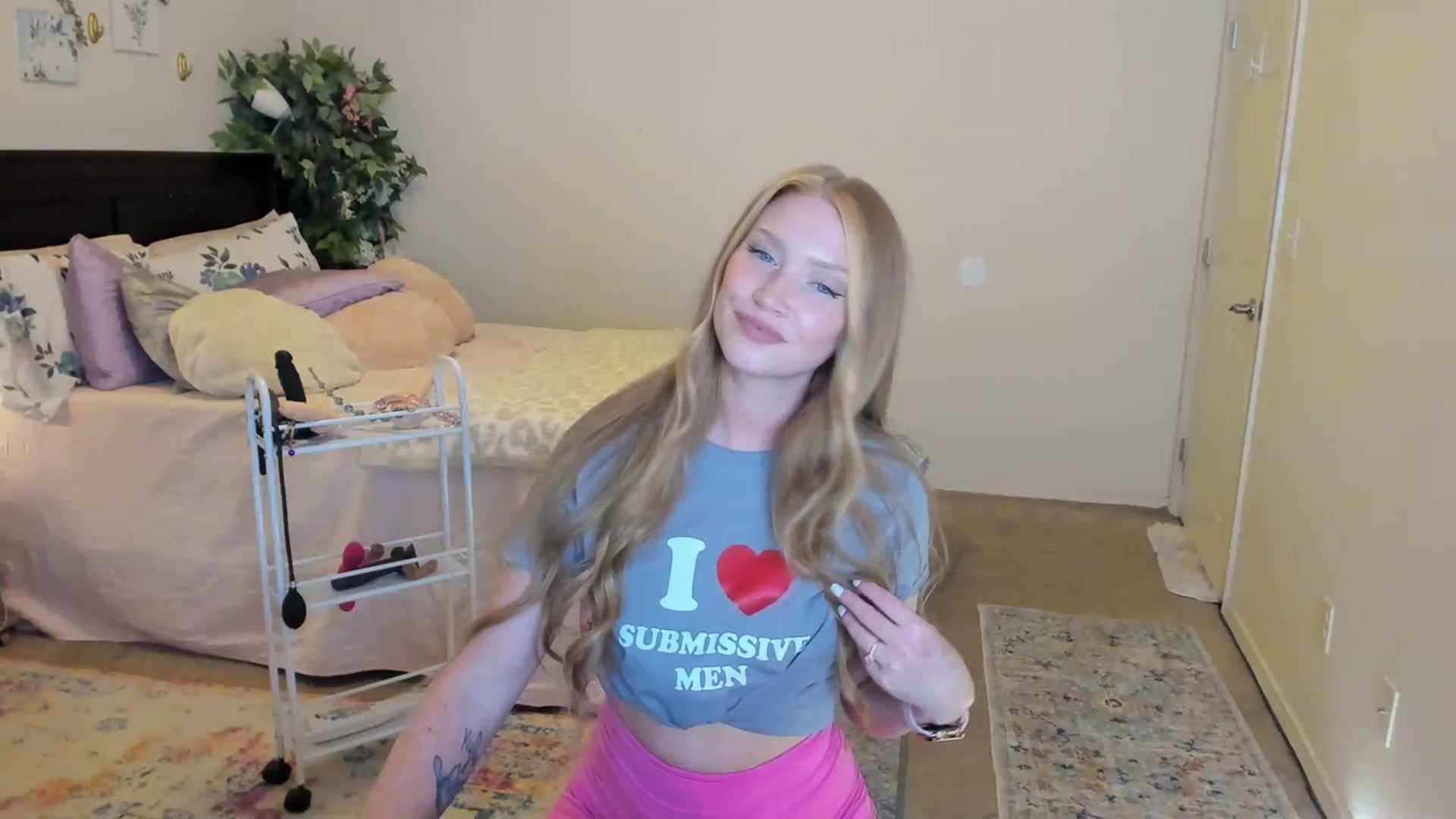 Gallery image thumbnail from Freckld_Cutie's myfreecams stream on, 07/21/2023, 19:53 image 3 of 20
