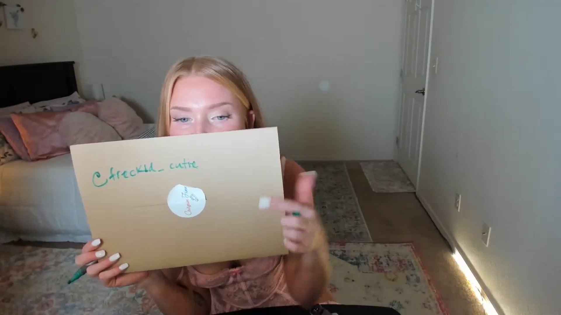 Gallery image thumbnail from Freckld_Cutie's myfreecams stream on, 09/26/2023, 21:24 image 12 of 20