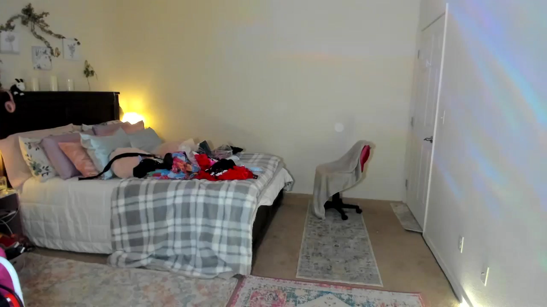 Gallery image thumbnail from Freckld_Cutie's myfreecams stream on, 02/05/2024, 21:02 image 1 of 20
