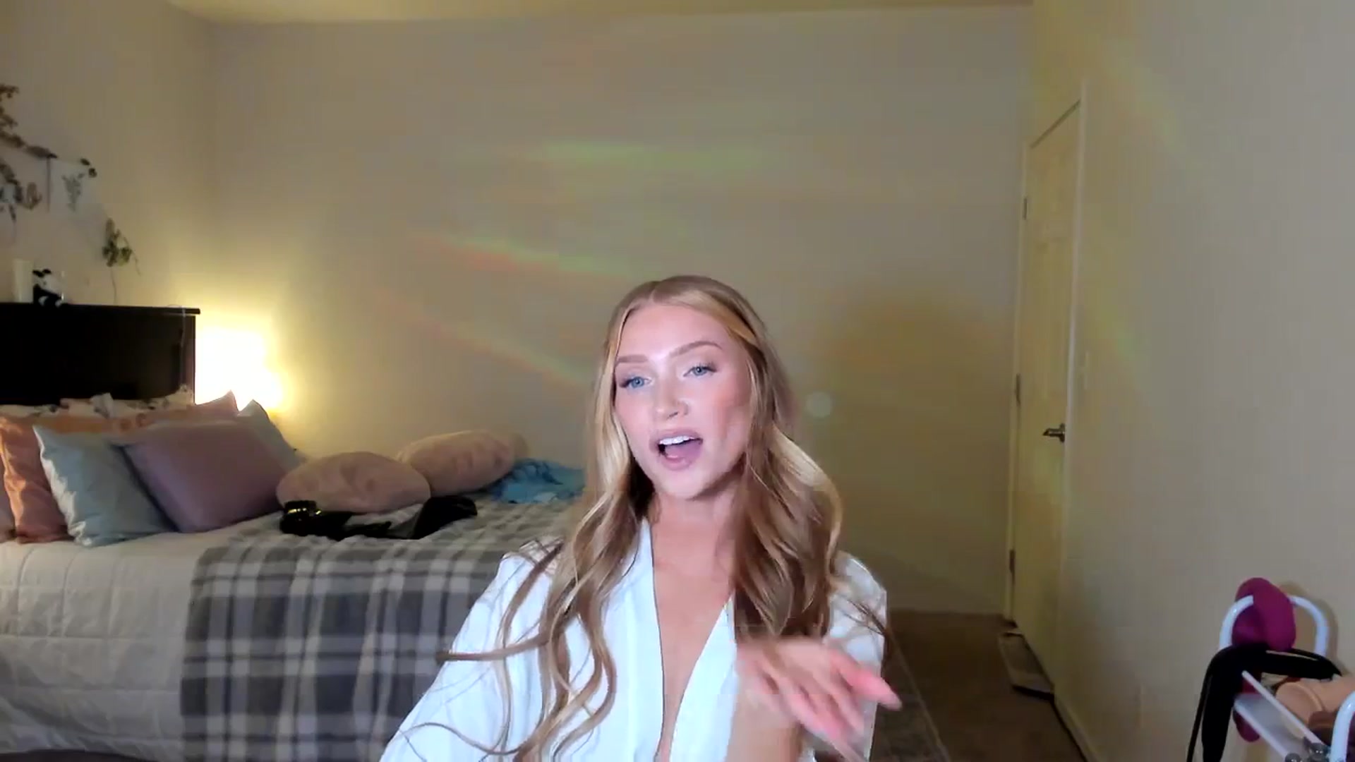 Gallery image thumbnail from Freckld_Cutie's myfreecams stream on, 03/04/2024, 21:49 image 19 of 20