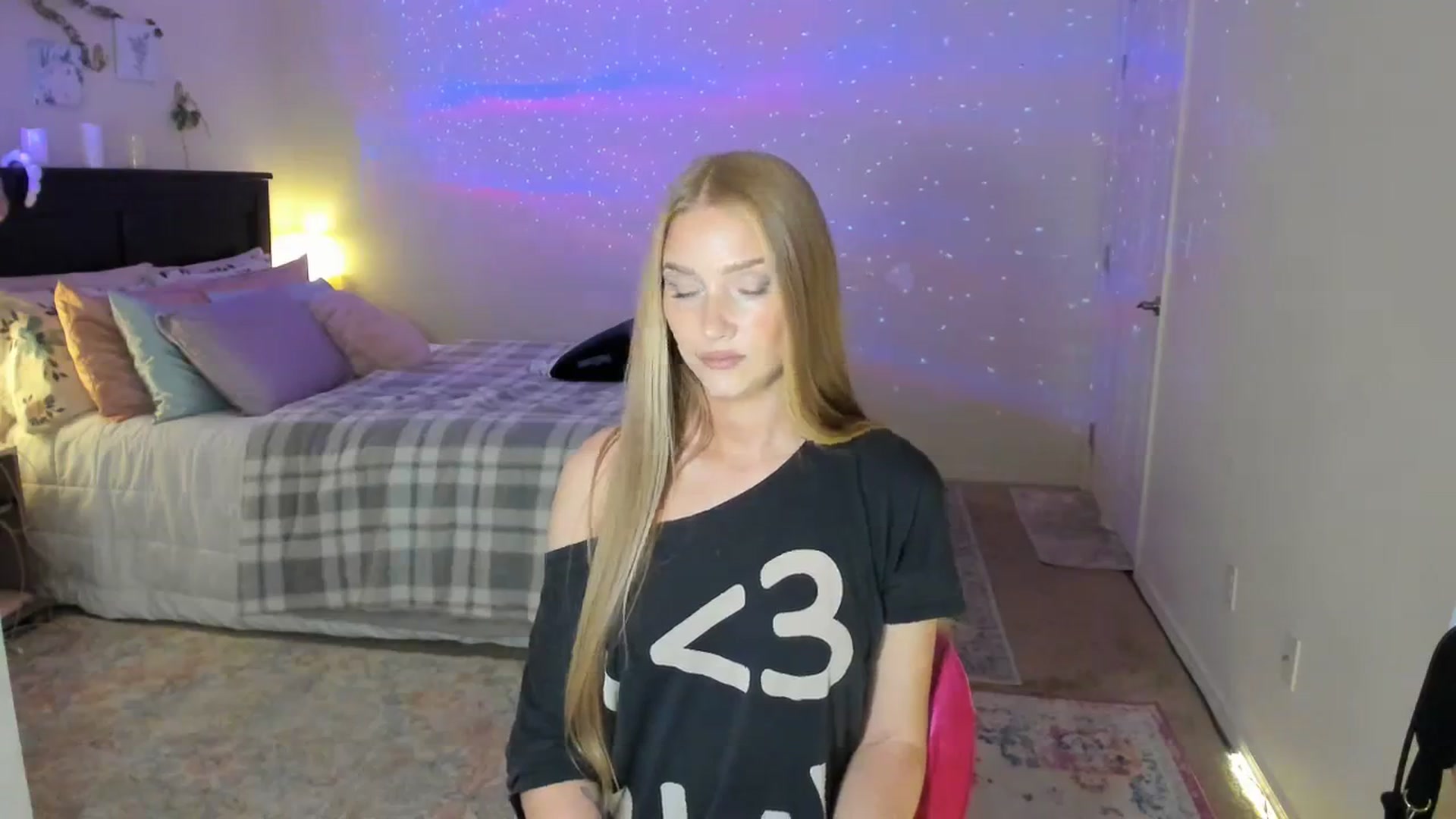 Gallery image thumbnail from Freckld_Cutie's myfreecams stream on, 03/12/2024, 18:24 image 17 of 20
