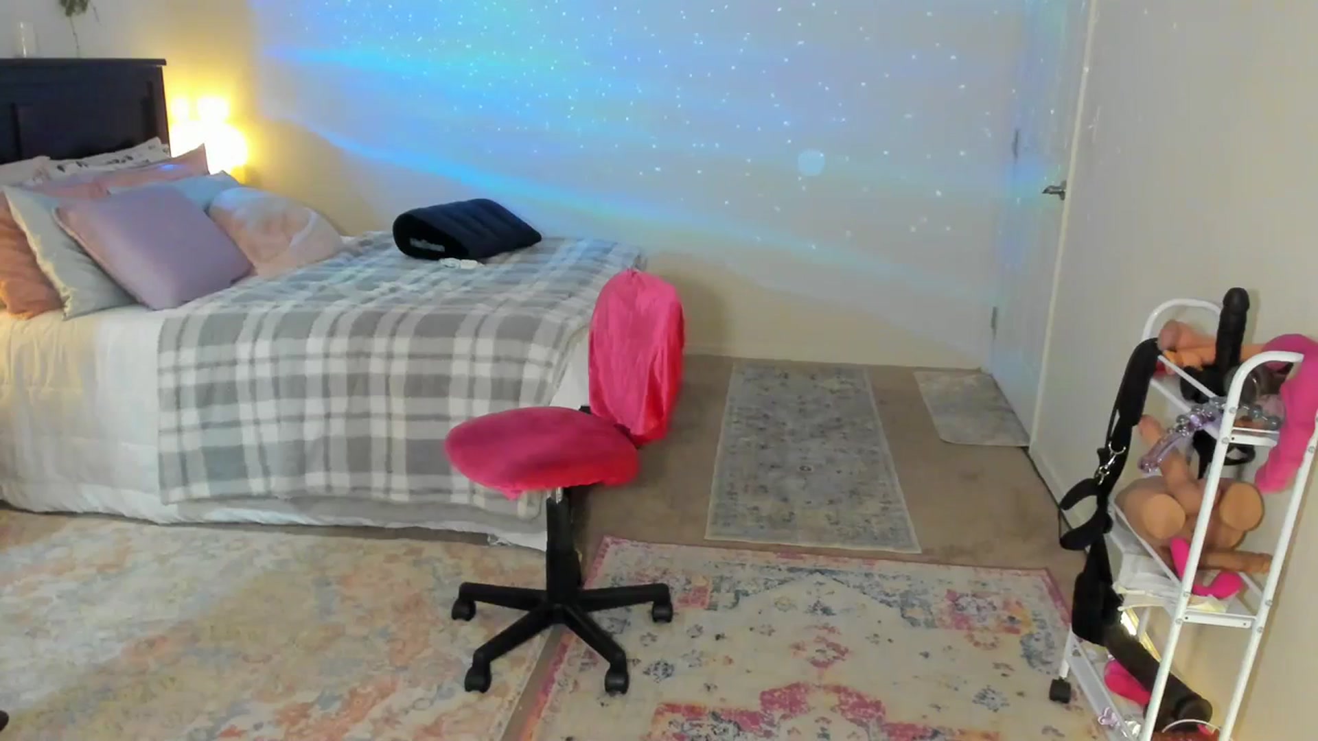 Gallery image thumbnail from Freckld_Cutie's myfreecams stream on, 03/12/2024, 20:58 image 4 of 20