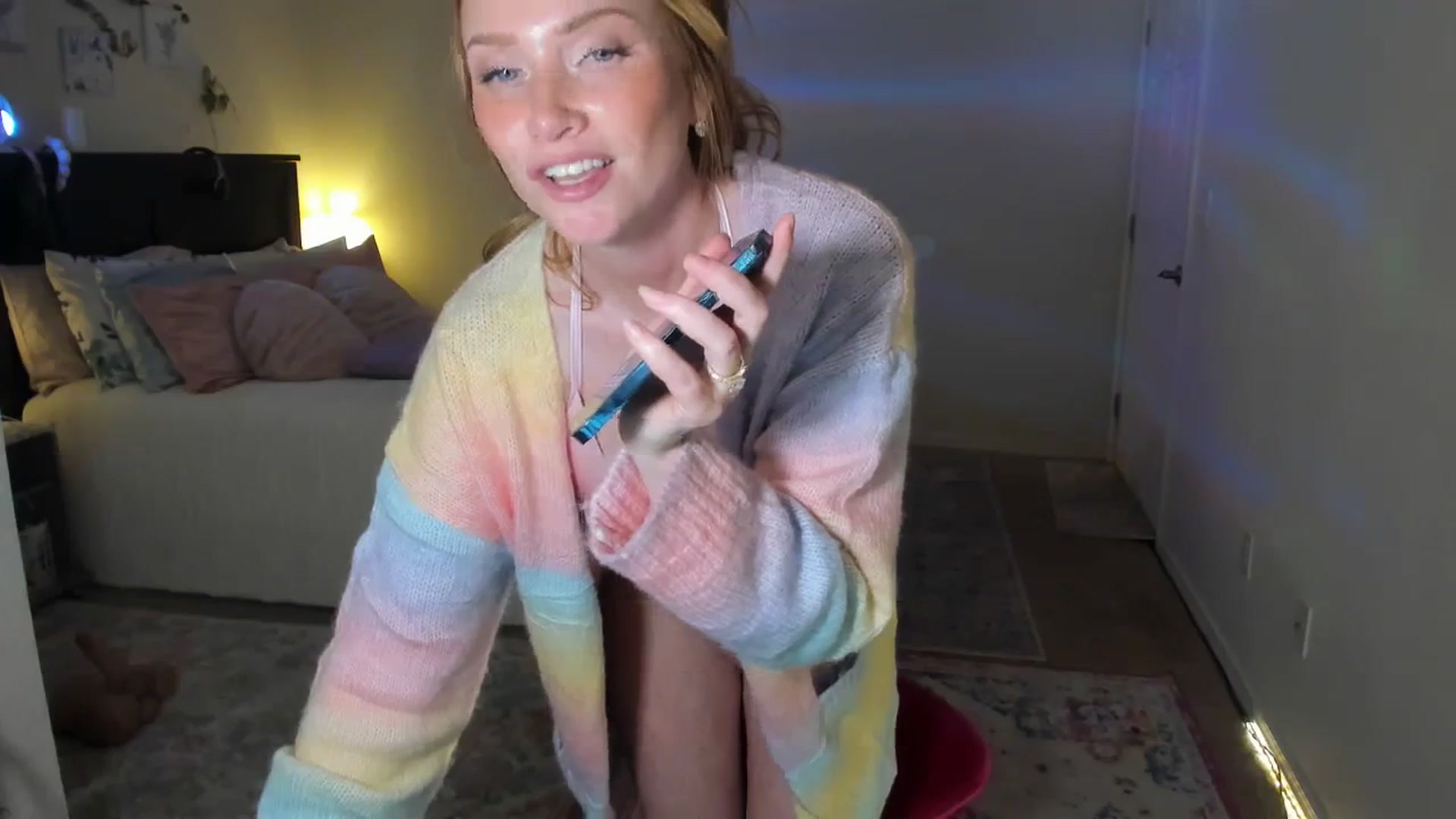 Gallery image thumbnail from Freckld_Cutie's myfreecams stream on, 04/08/2024, 23:22 image 2 of 20