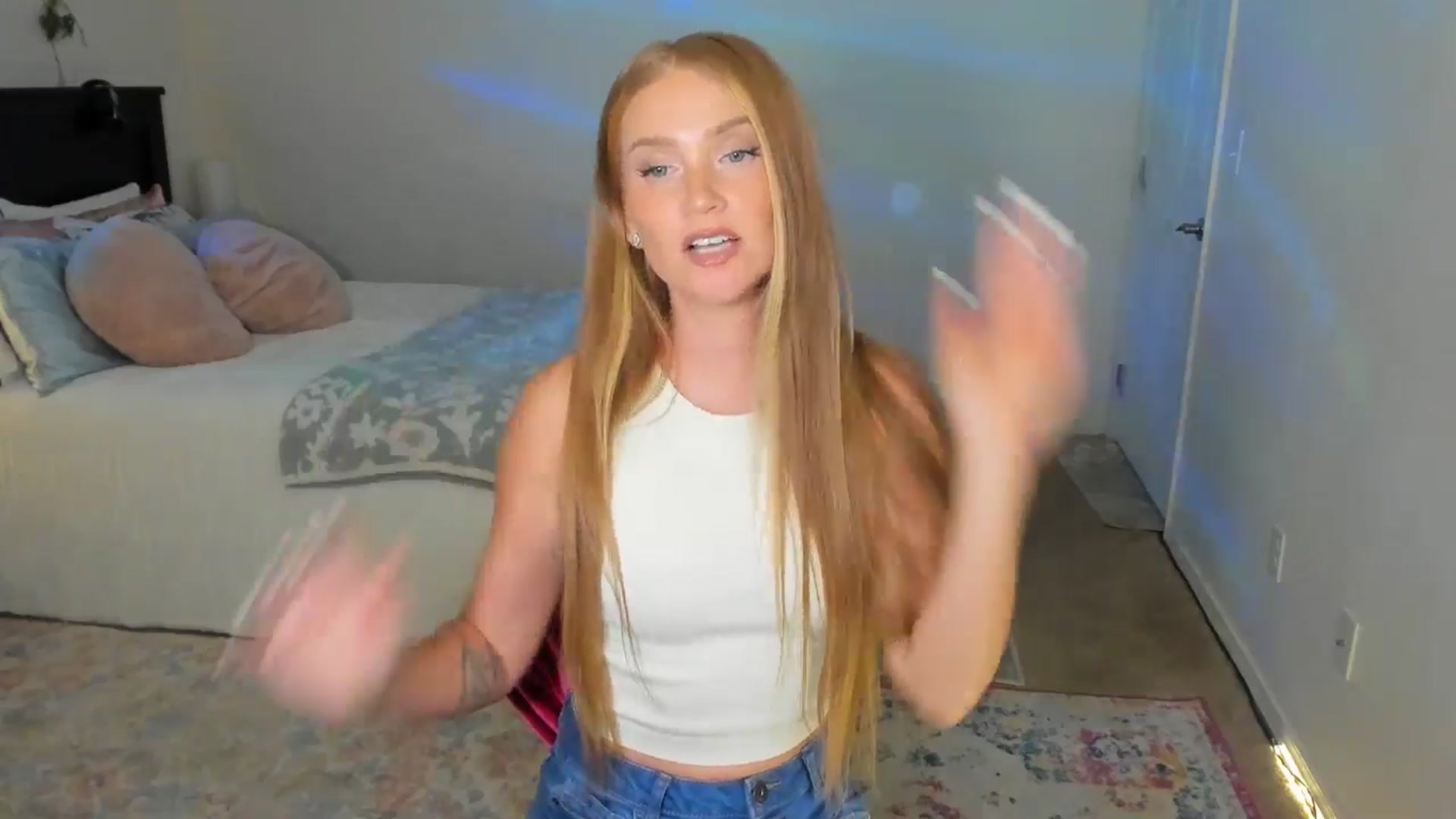 Gallery image thumbnail from Freckld_Cutie's myfreecams stream on, 04/16/2024, 21:50 image 11 of 20