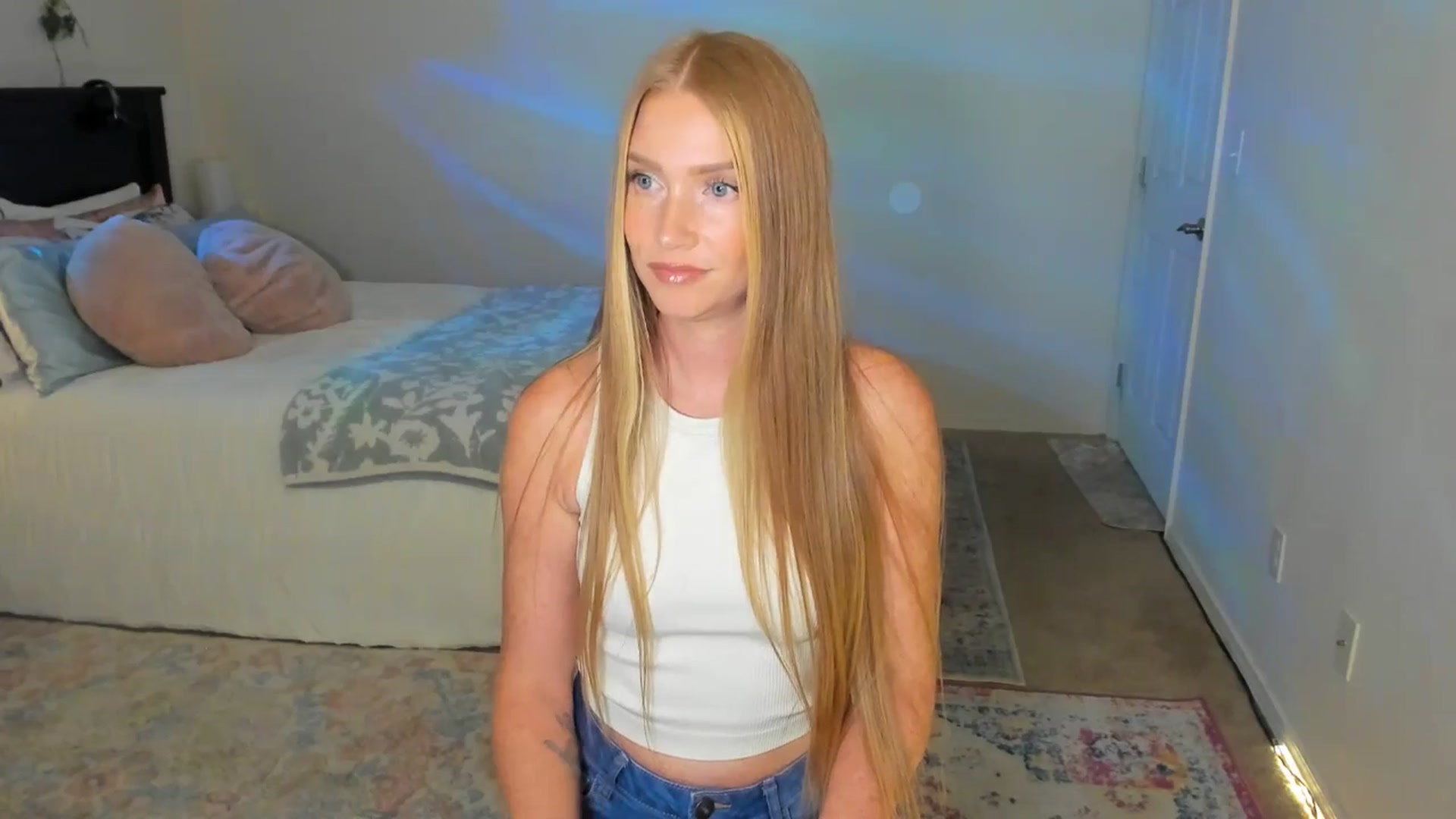 Gallery image thumbnail from Freckld_Cutie's myfreecams stream on, 04/16/2024, 21:50 image 18 of 20