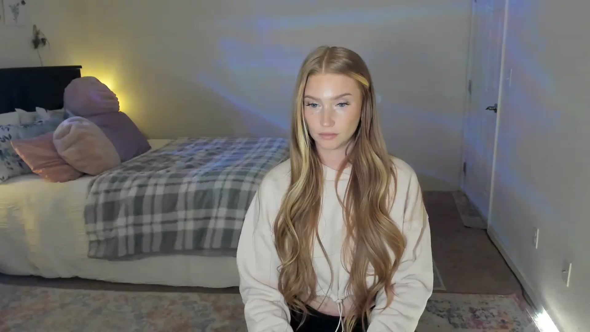 Gallery image thumbnail from Freckld_Cutie's myfreecams stream on, 05/07/2024, 18:04 image 10 of 20