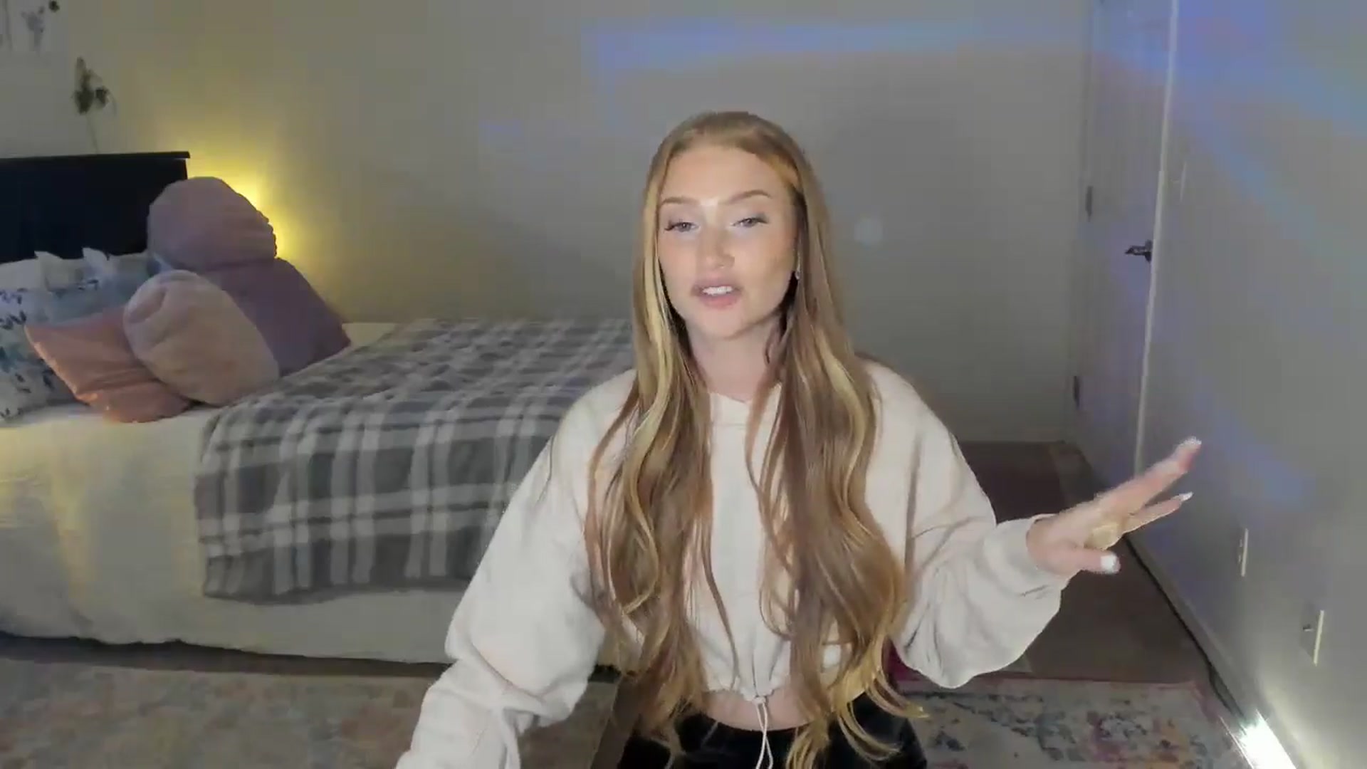 Gallery image thumbnail from Freckld_Cutie's myfreecams stream on, 05/07/2024, 18:04 image 7 of 20