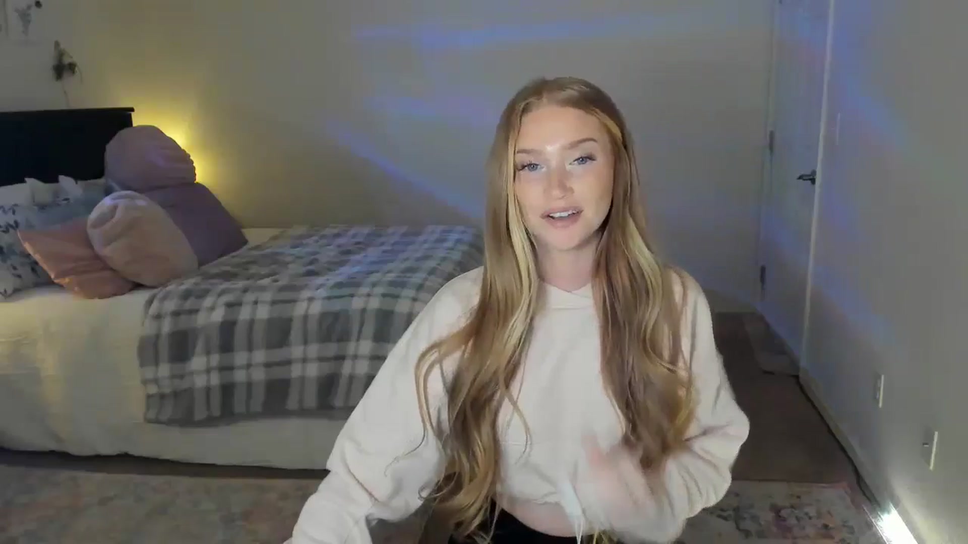 Gallery image thumbnail from Freckld_Cutie's myfreecams stream on, 05/07/2024, 18:04 image 3 of 20