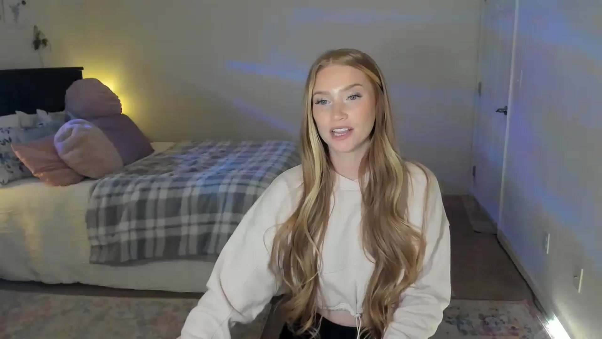 Gallery image thumbnail from Freckld_Cutie's myfreecams stream on, 05/07/2024, 18:04 image 4 of 20