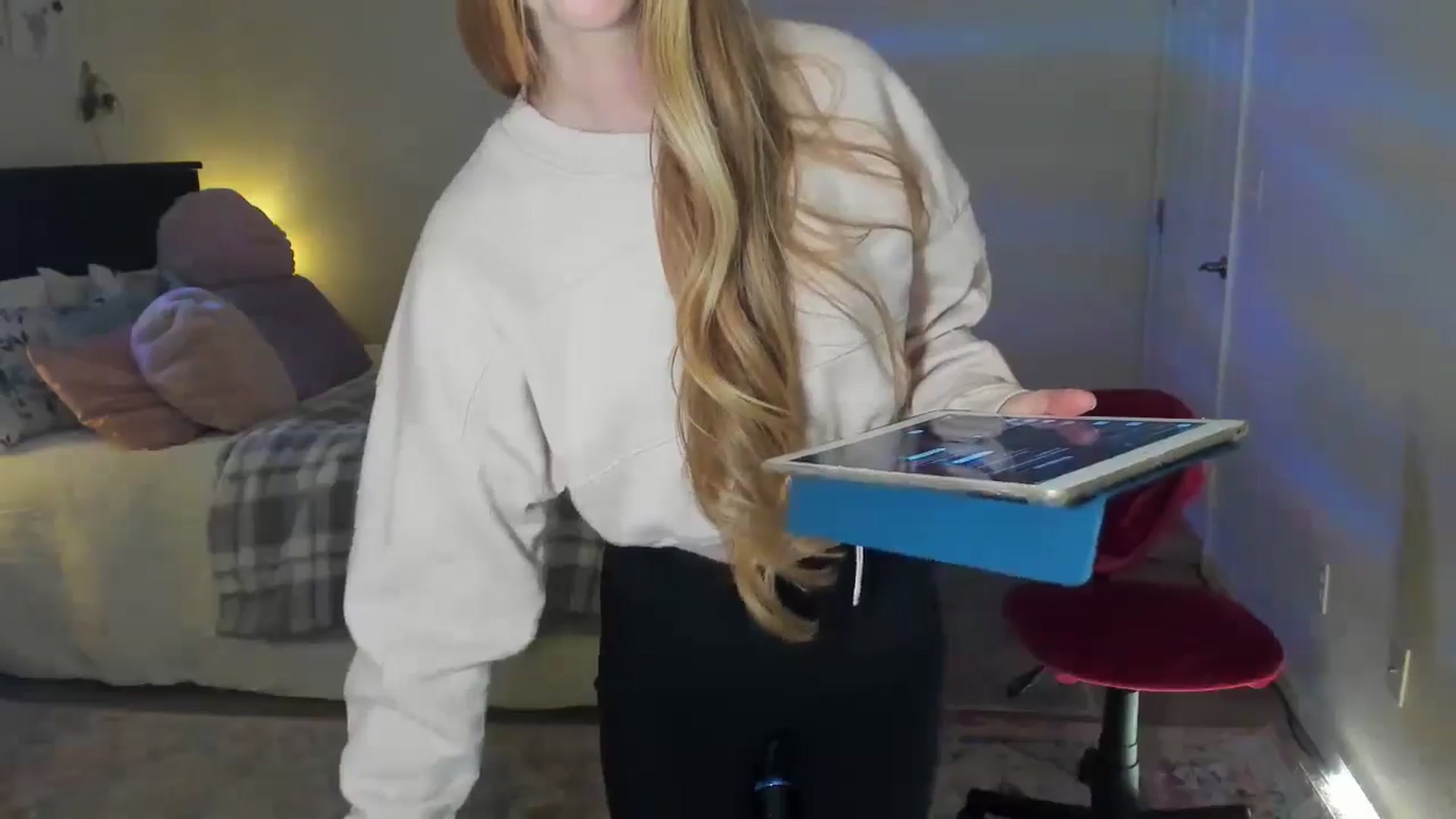 Gallery image thumbnail from Freckld_Cutie's myfreecams stream on, 05/07/2024, 18:04 image 16 of 20
